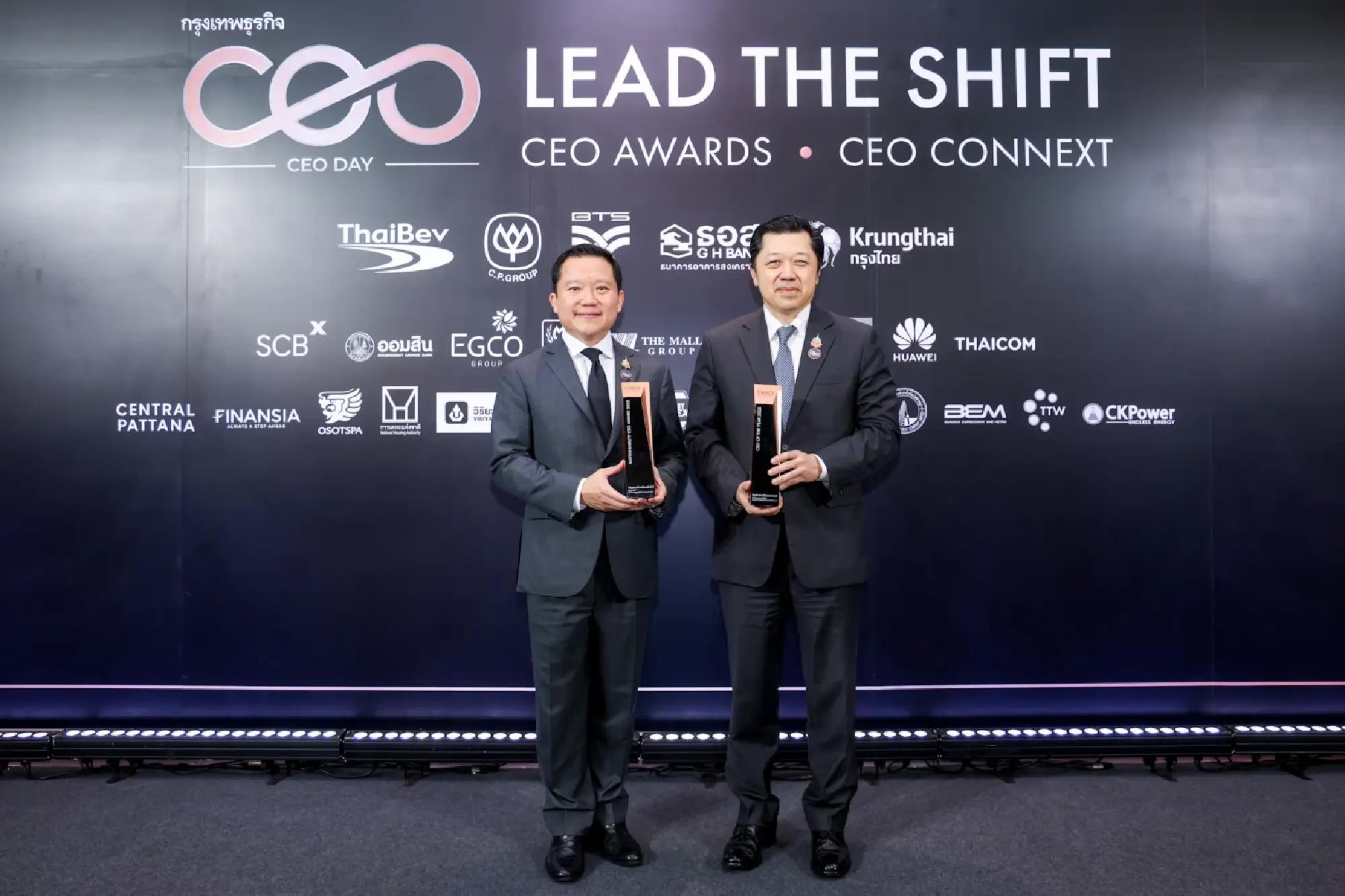 (from left) Thapana Sirivadhanabhakdi and Suphachai Chearavanont