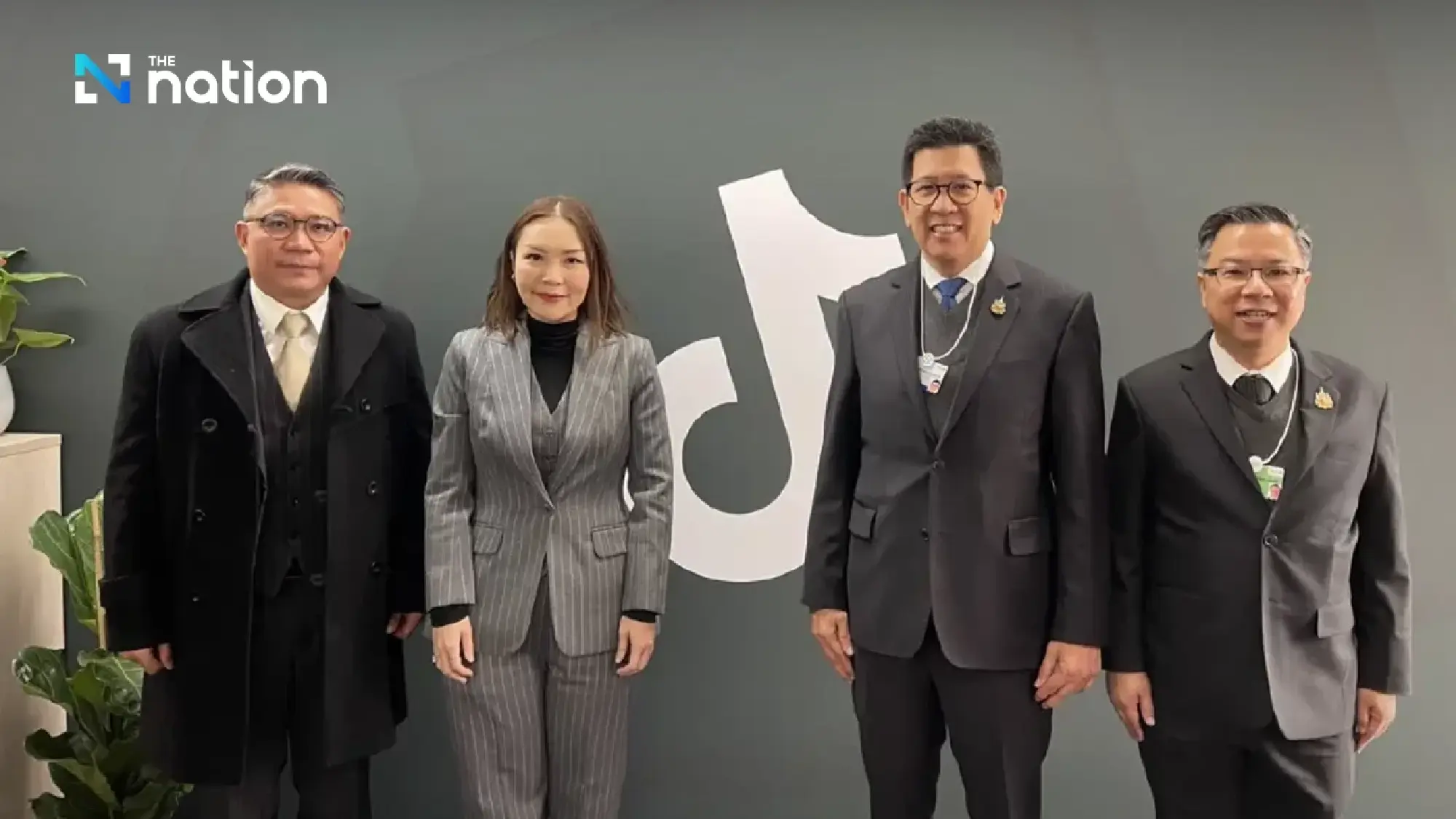 Ekniti opens first day in Davos, leads “Team Thailand” talks with Big Tech and World Bank