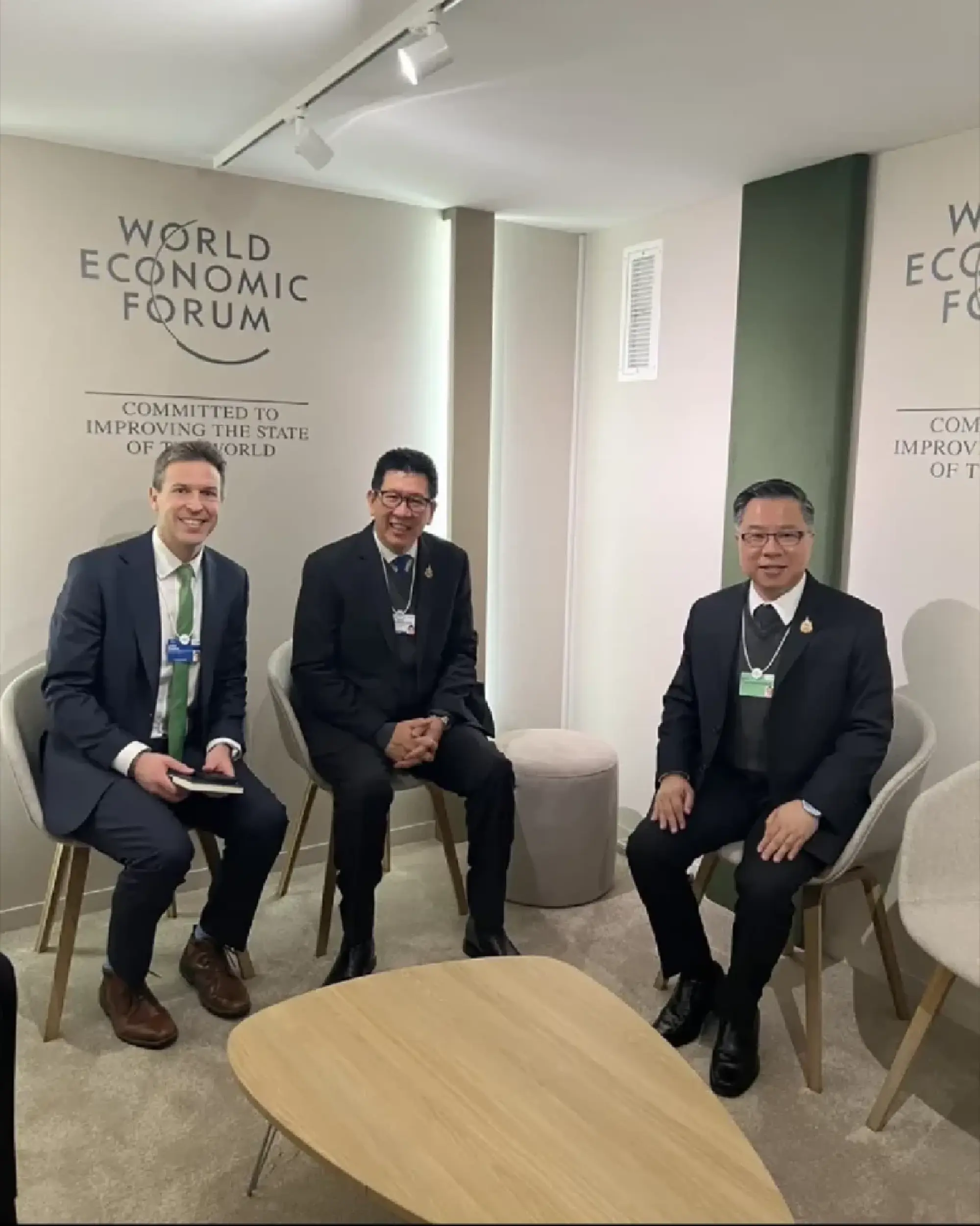 Ekniti opens first day in Davos, leads “Team Thailand” talks with Big Tech and World Bank