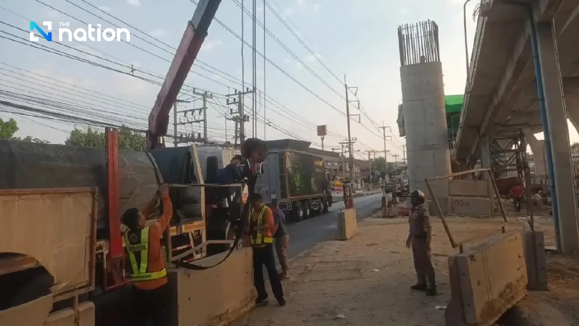 Rama II road collapse triggers emergency in Samut Sakhon; citywide water outage and gridlock