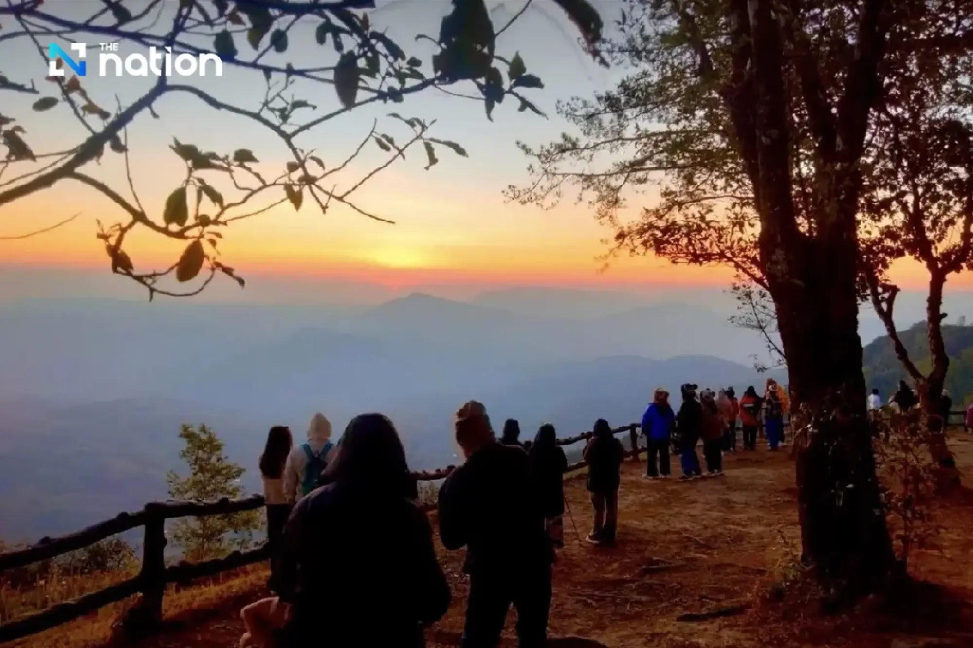 Phu Ruea chills to 7°C as tourists chase sunrise and mist