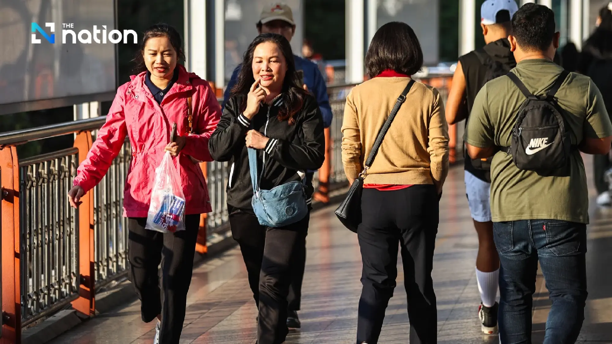 Cool mornings with rising temperatures and light rain in South