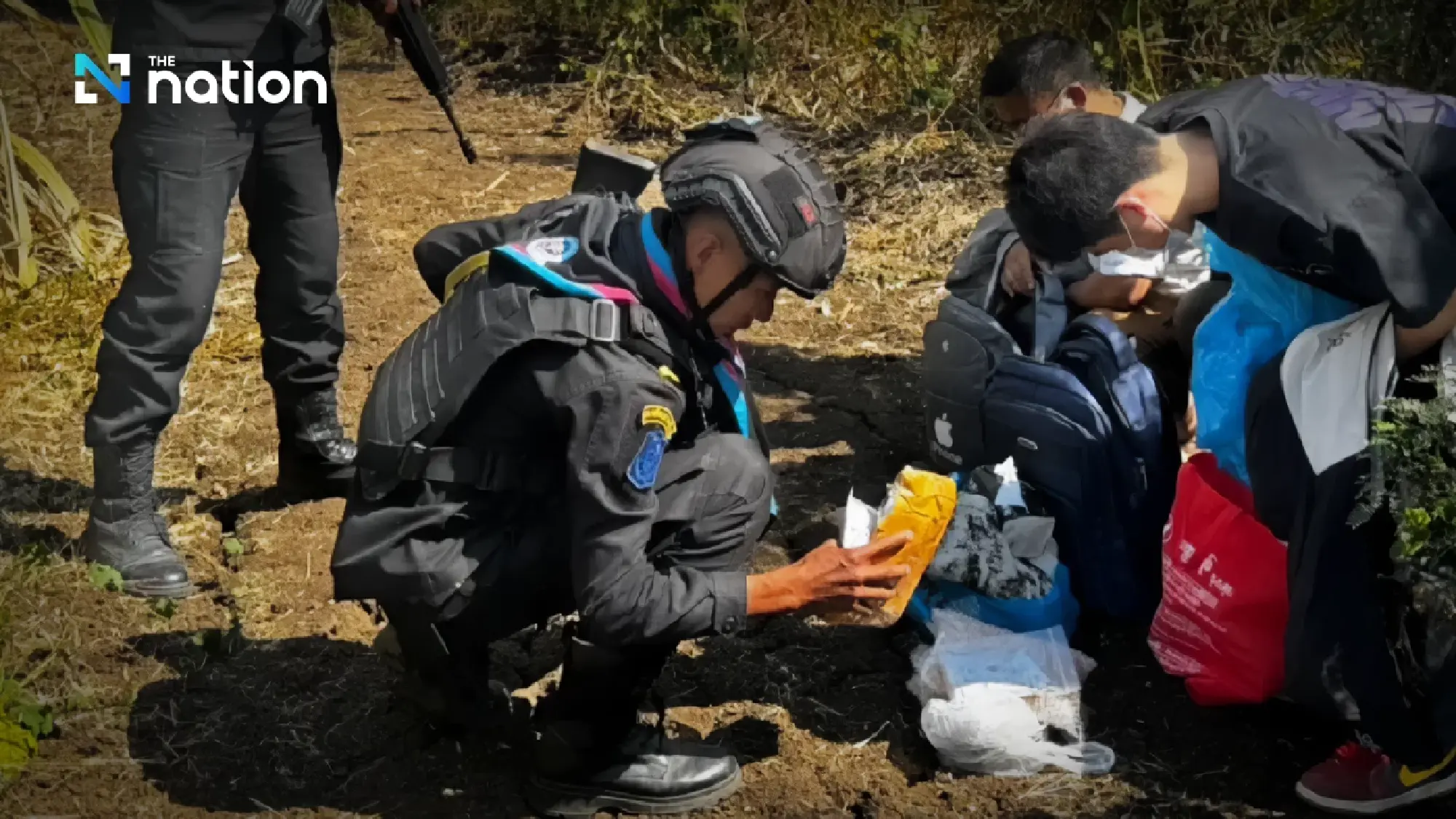 Burapha Task Force troops arrest 3 Chinese men, seize 8,628 SIM cards