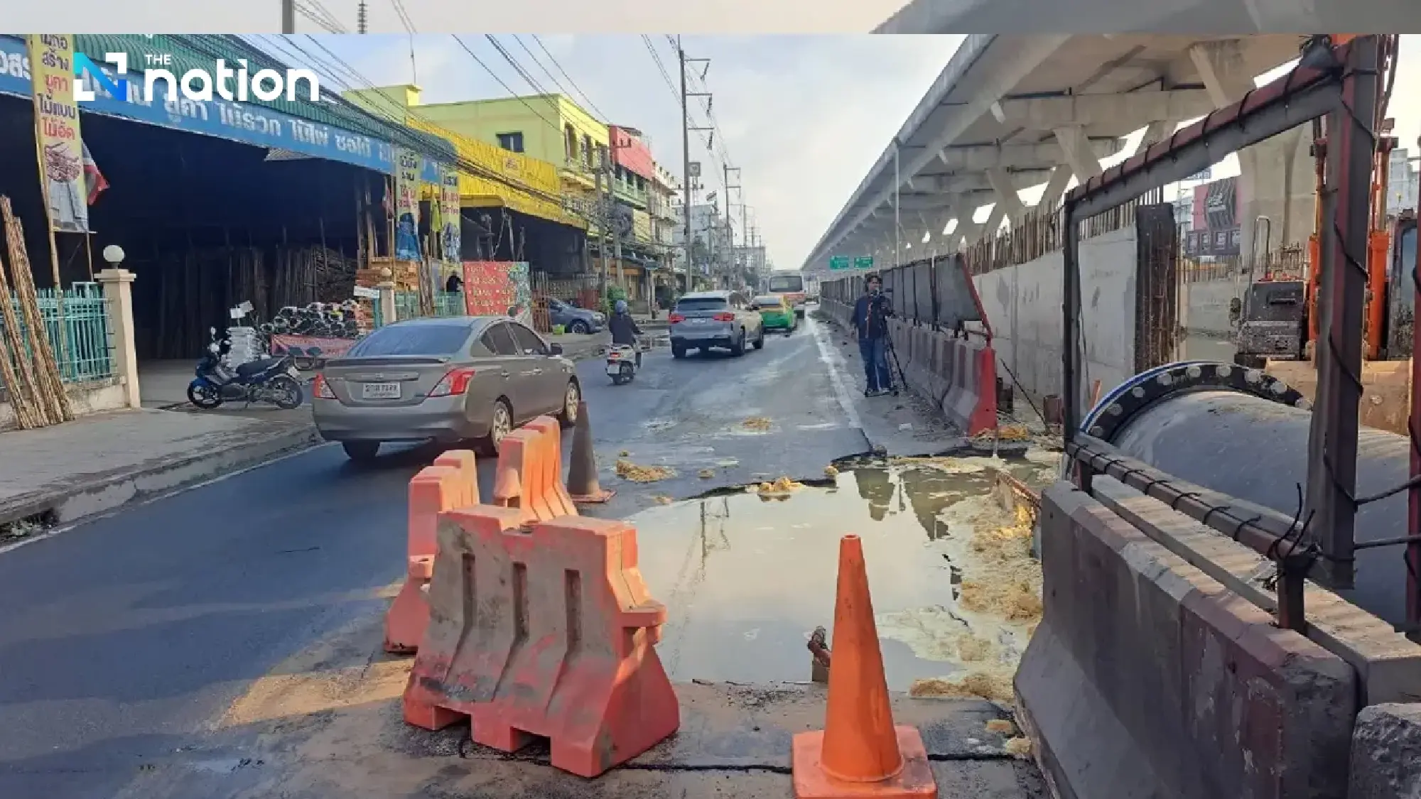 Rama II road collapse triggers emergency in Samut Sakhon; citywide water outage and gridlock
