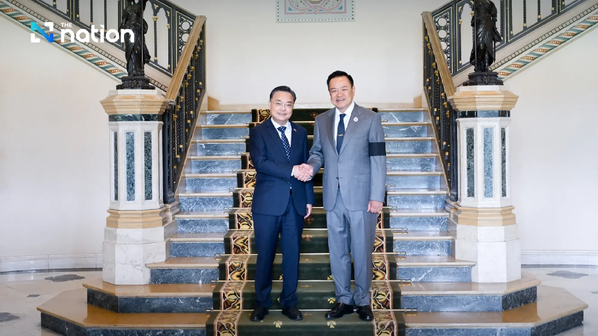 (from left) Zhang Jianwei and Anutin Charnvirakul