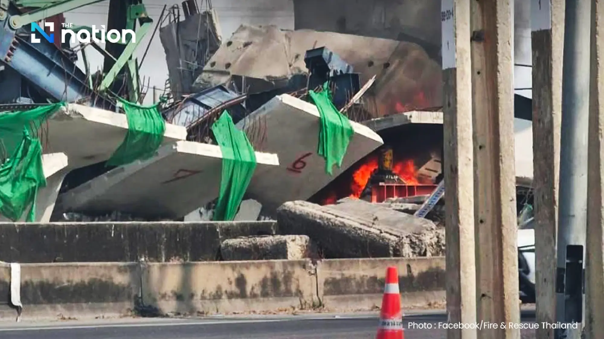 Fire breaks out at crane collapse scene on Rama II