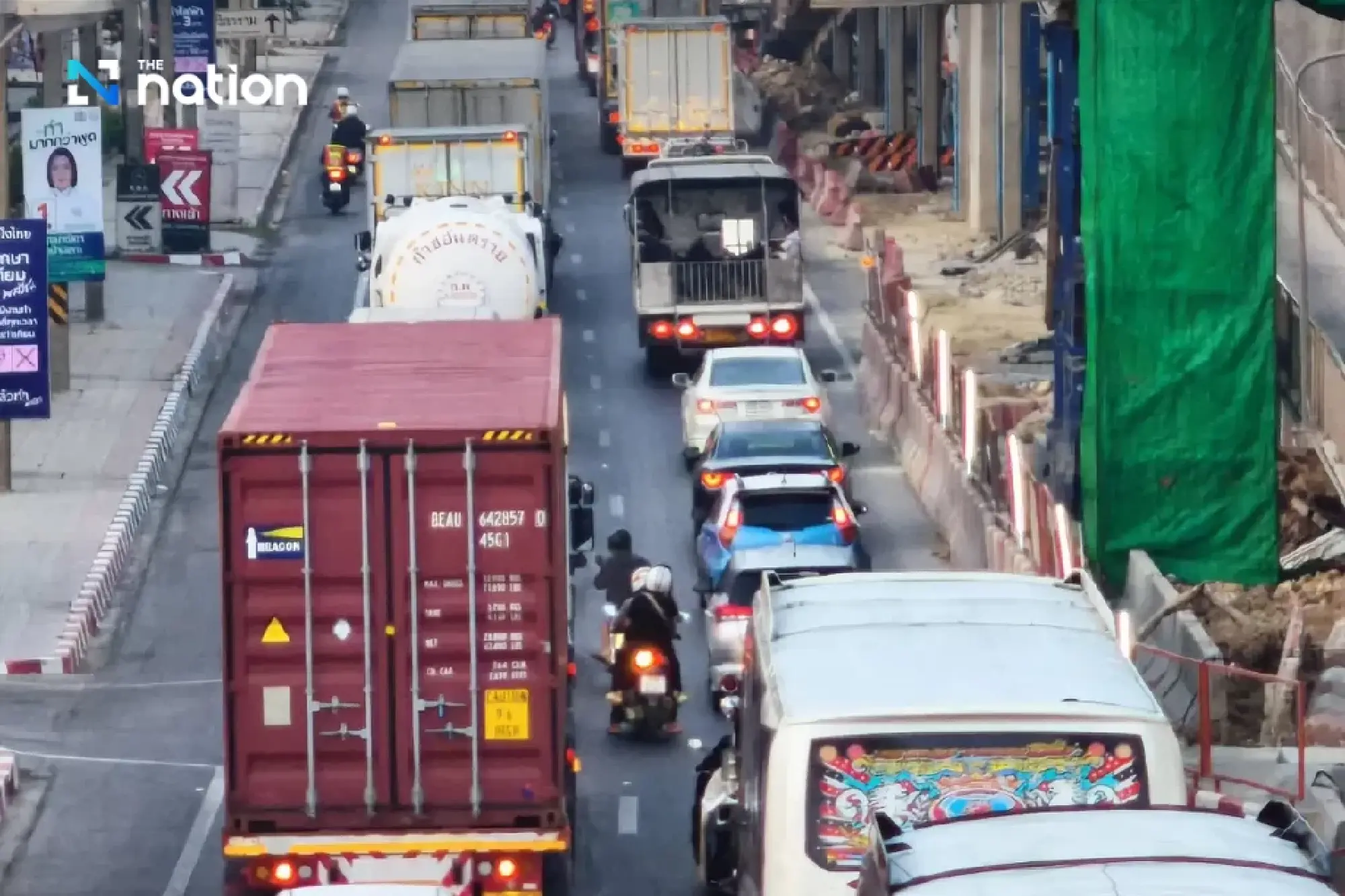 Rama II road collapse causes major jams after pickup falls into sinkhole