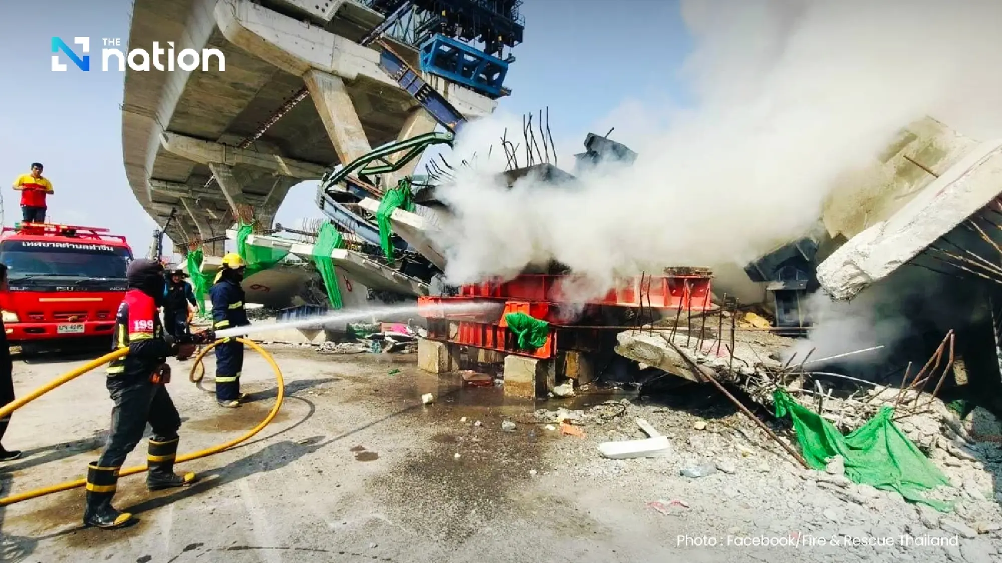 Fire breaks out at crane collapse scene on Rama II