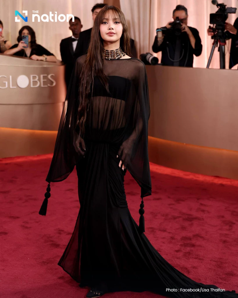 Lisa và Priyanka Chopra trao giải tại Golden Globes