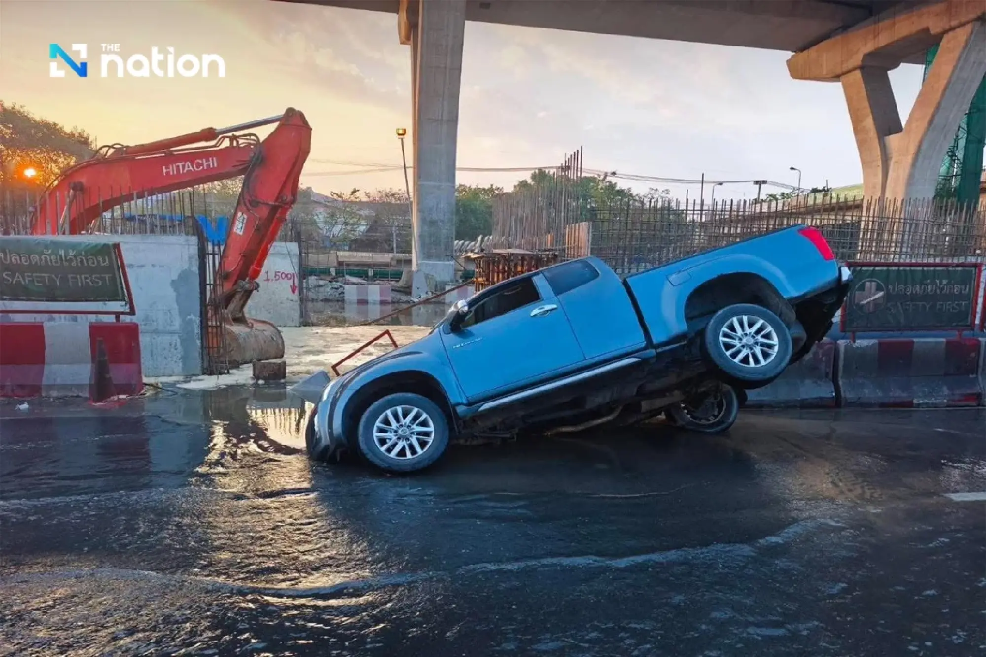 Rama II road collapse causes major jams after pickup falls into sinkhole