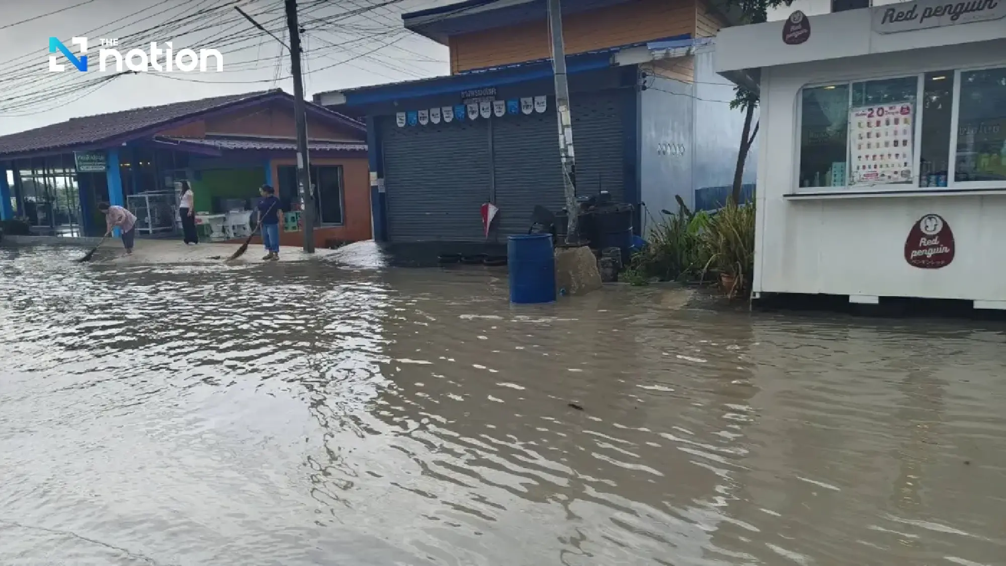 Heavy Rain Floods Rayong, Pluak Daeng Underwater, Small Cars Blocked