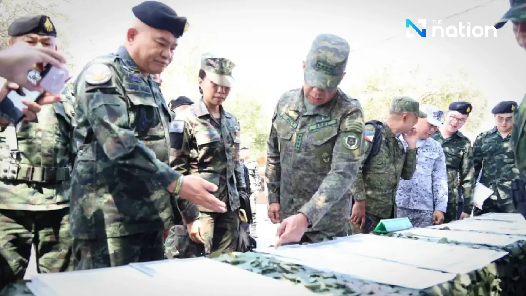 Second Army Area chief hosts Philippine armed forces chief on border visit to alleged scam hub near Chong Chom