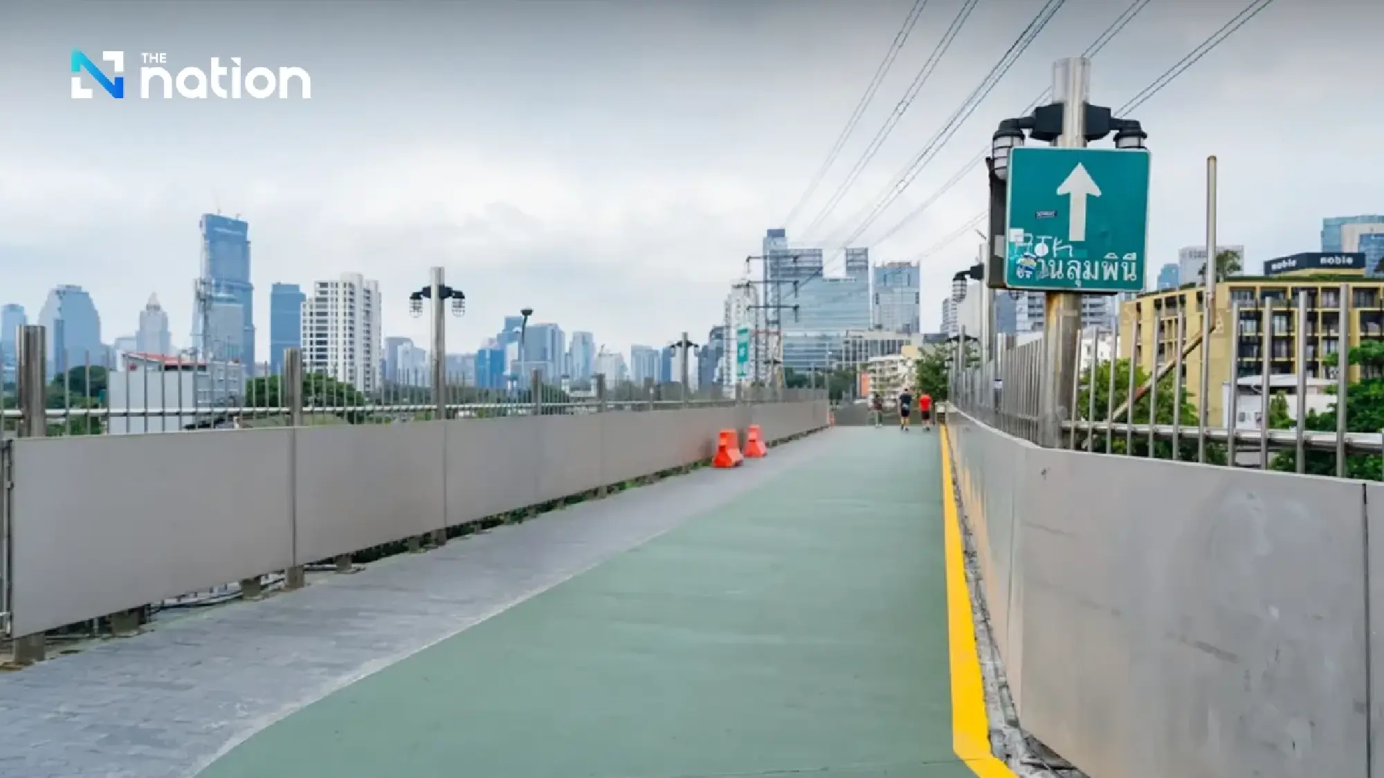 New 'Green Bridge' connects Lumpini and Benjakitti parks, set to finish by mid-2026