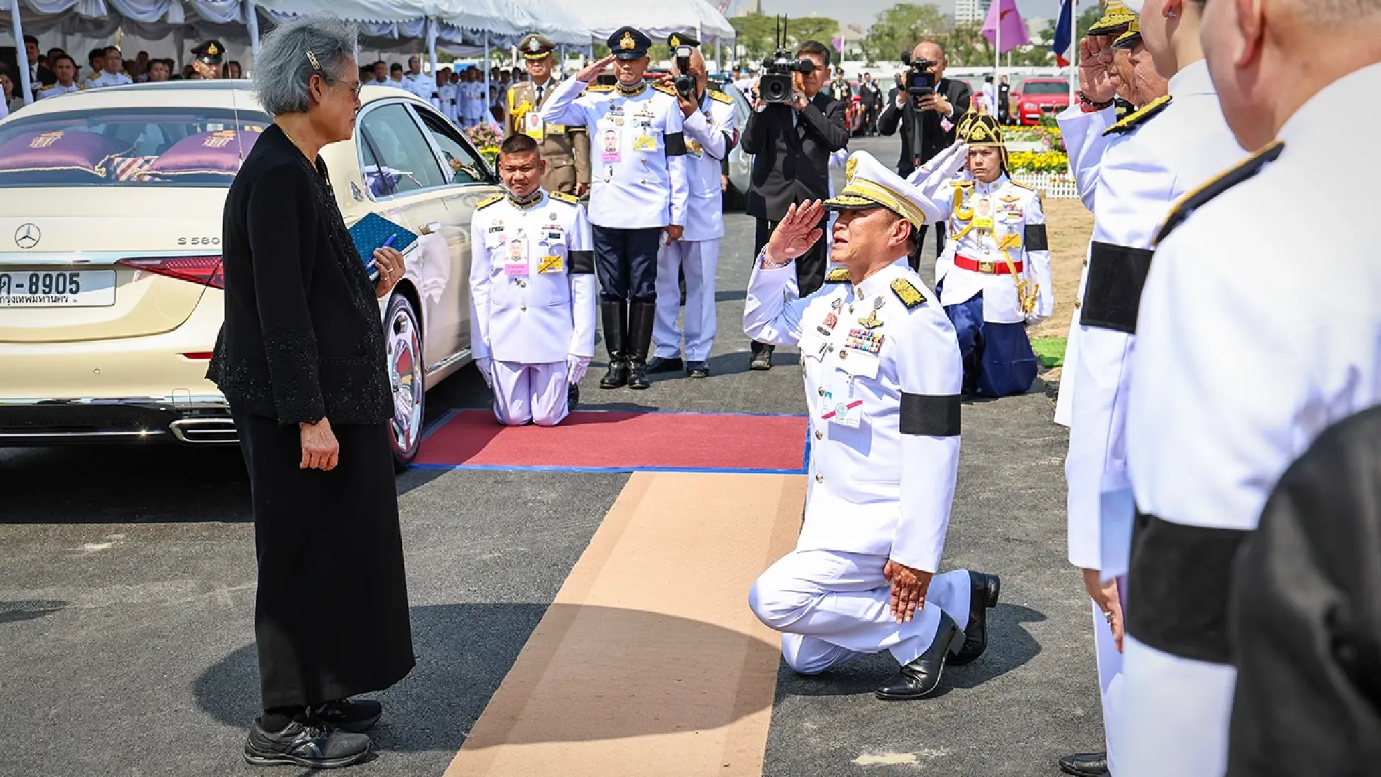 Princess Sirindhorn marks out Phra Merumas layout for Queen Mother’s royal cremation