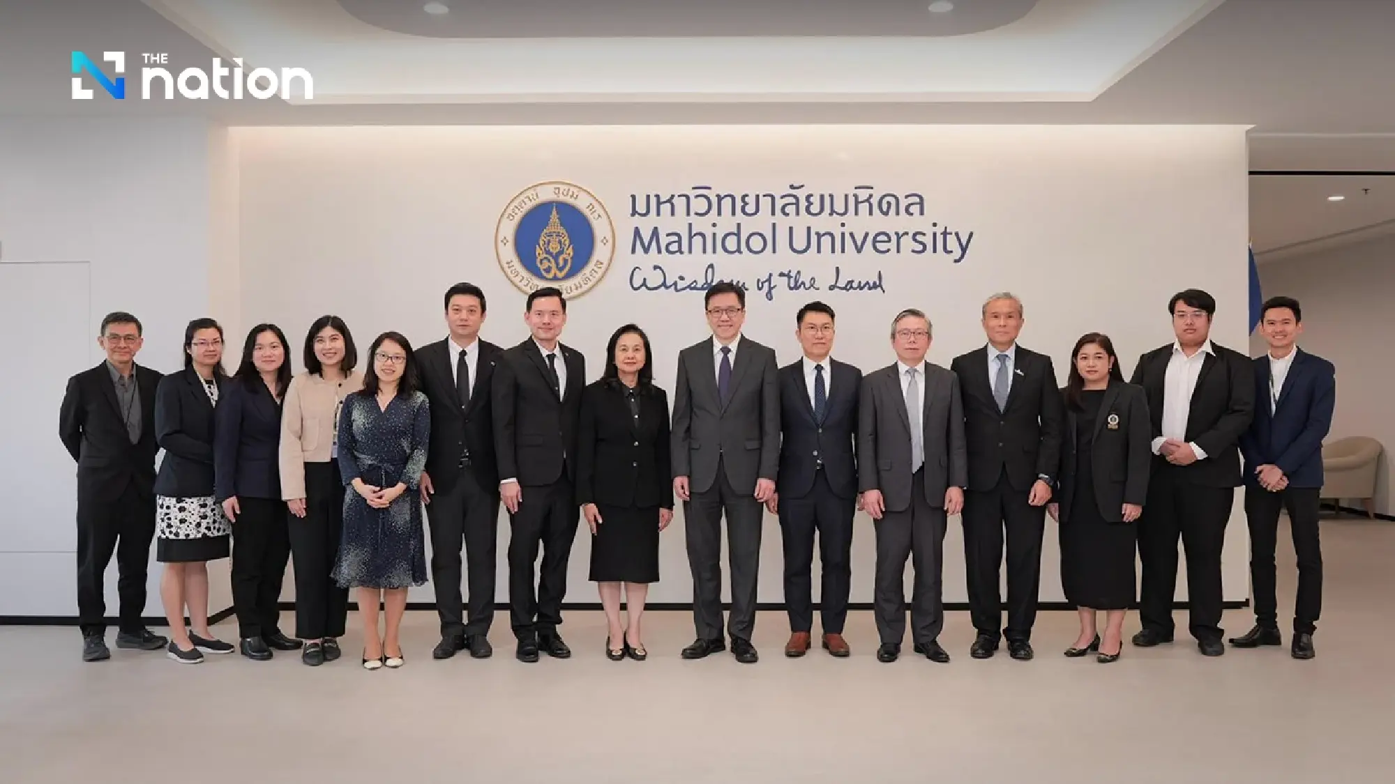 Professor Sun (seventh right), visits the Institute for Technology and Innovation Management of Mahidol University.