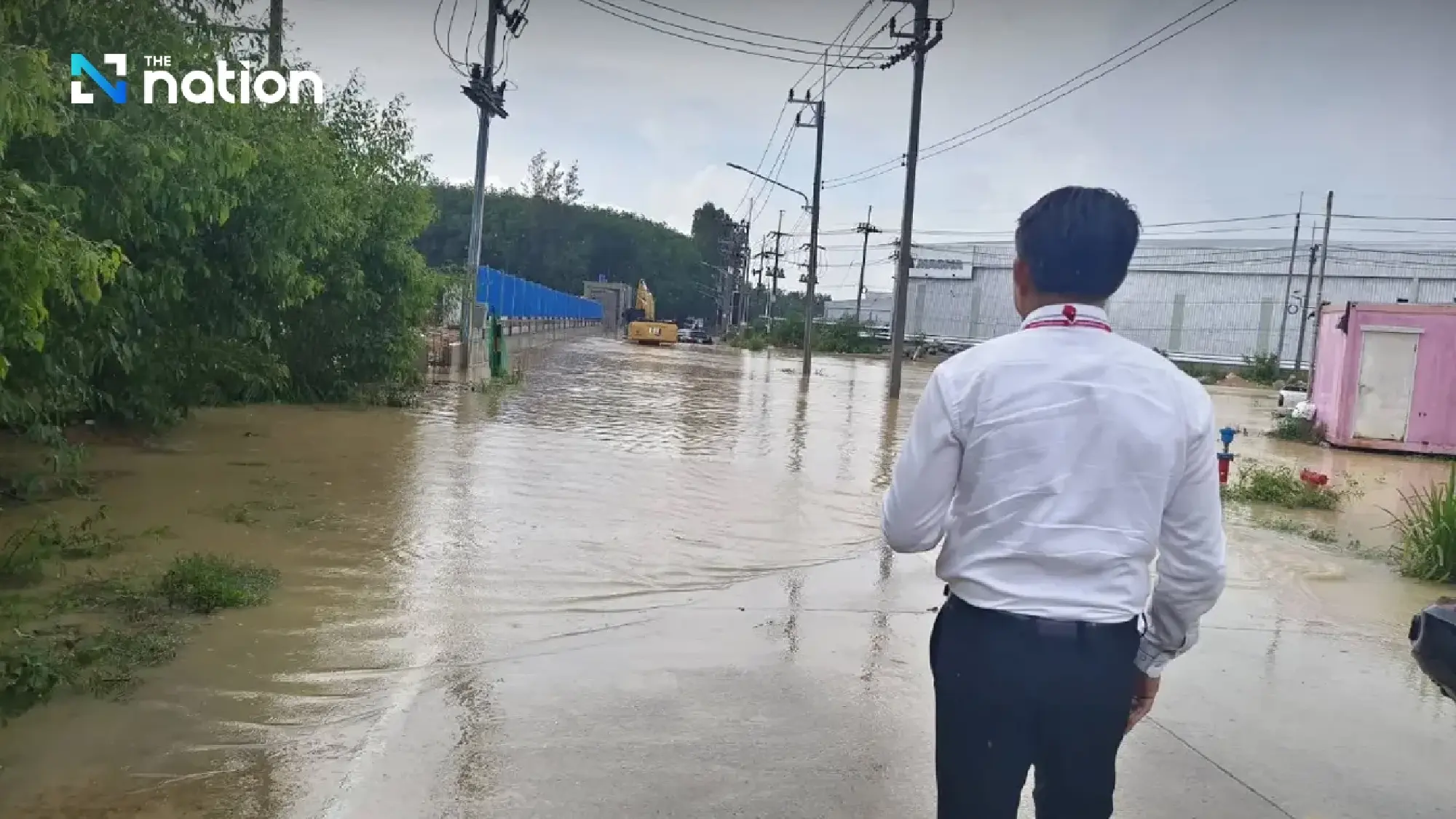 Heavy Rain Floods Rayong, Pluak Daeng Underwater, Small Cars Blocked