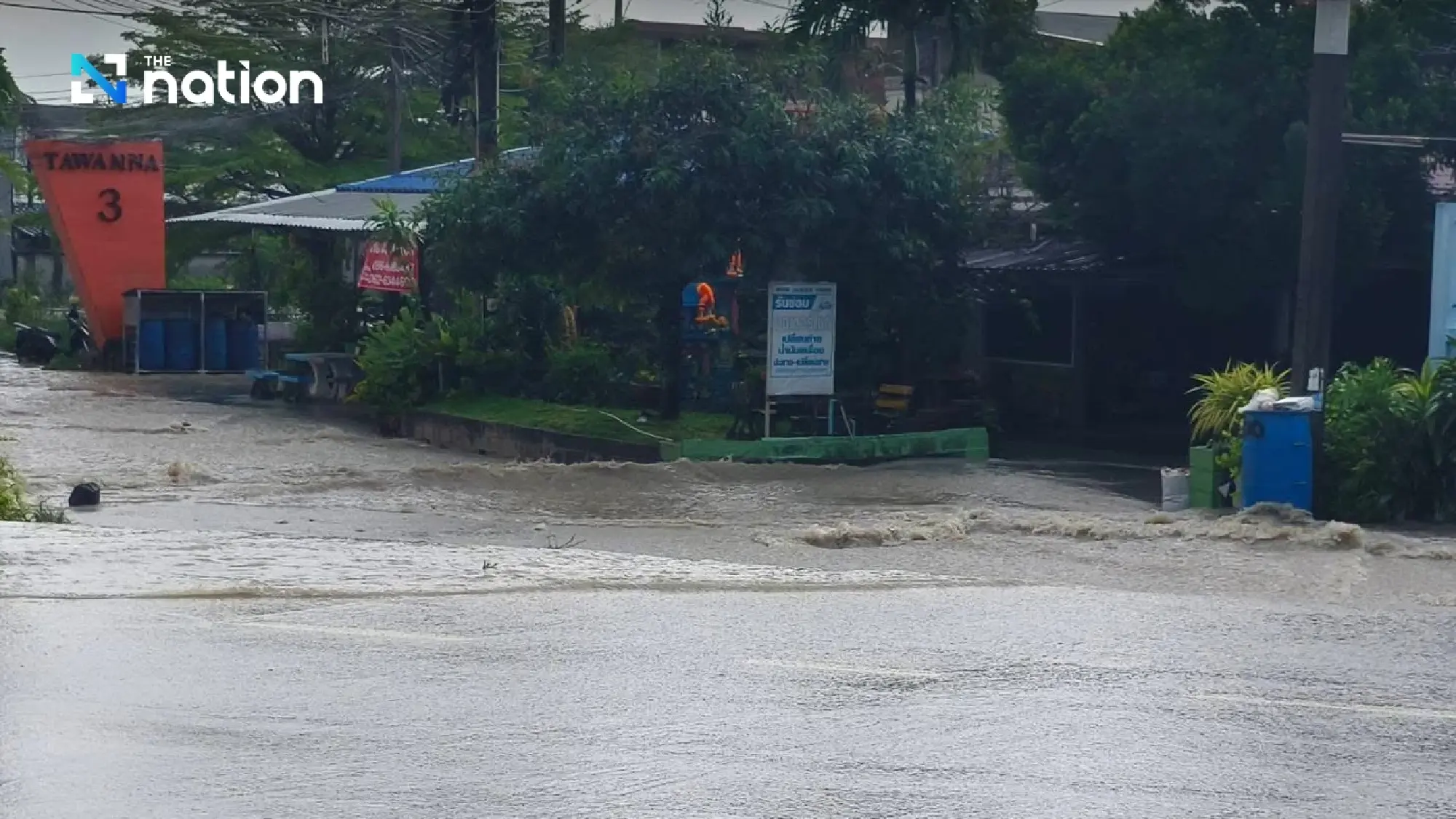 Heavy Rain Floods Rayong, Pluak Daeng Underwater, Small Cars Blocked