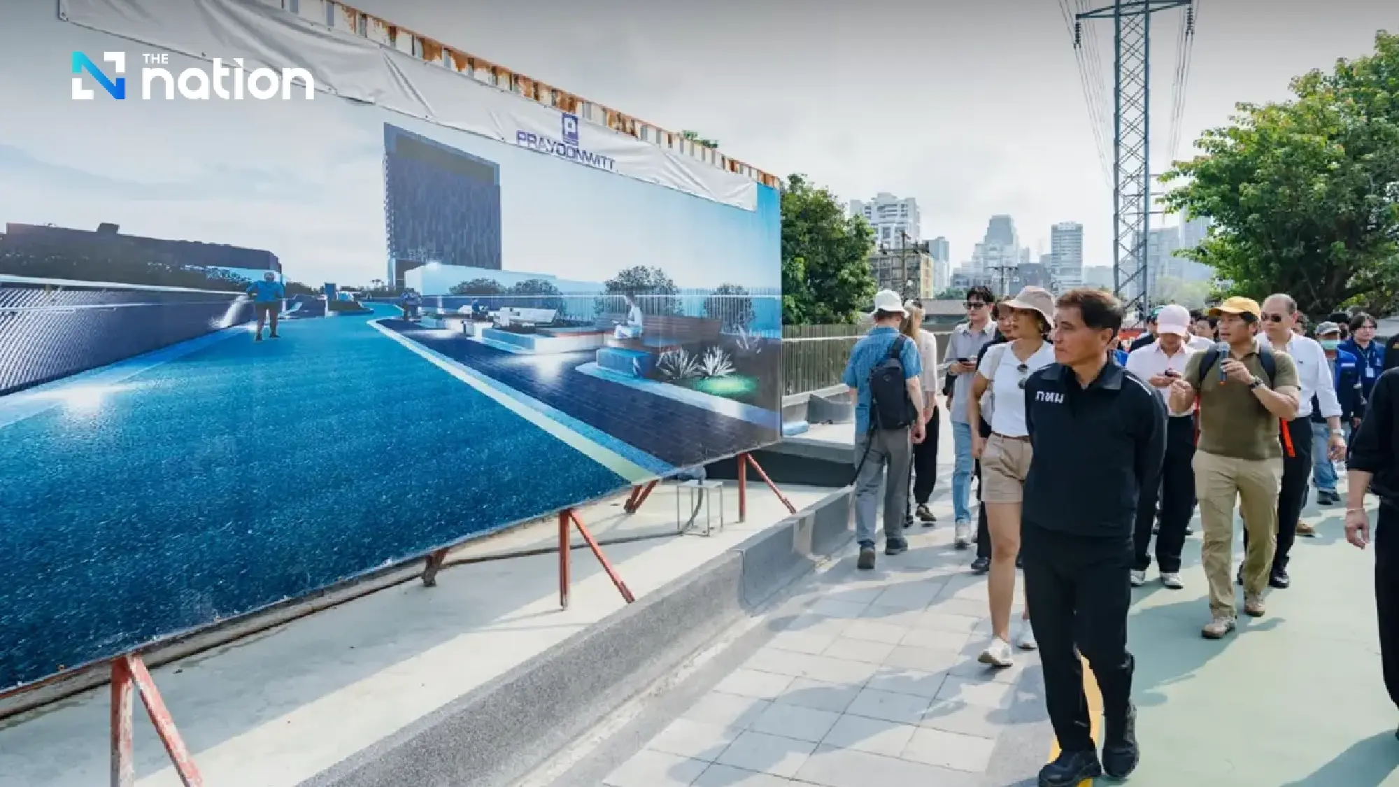New 'Green Bridge' connects Lumpini and Benjakitti parks, set to finish by mid-2026