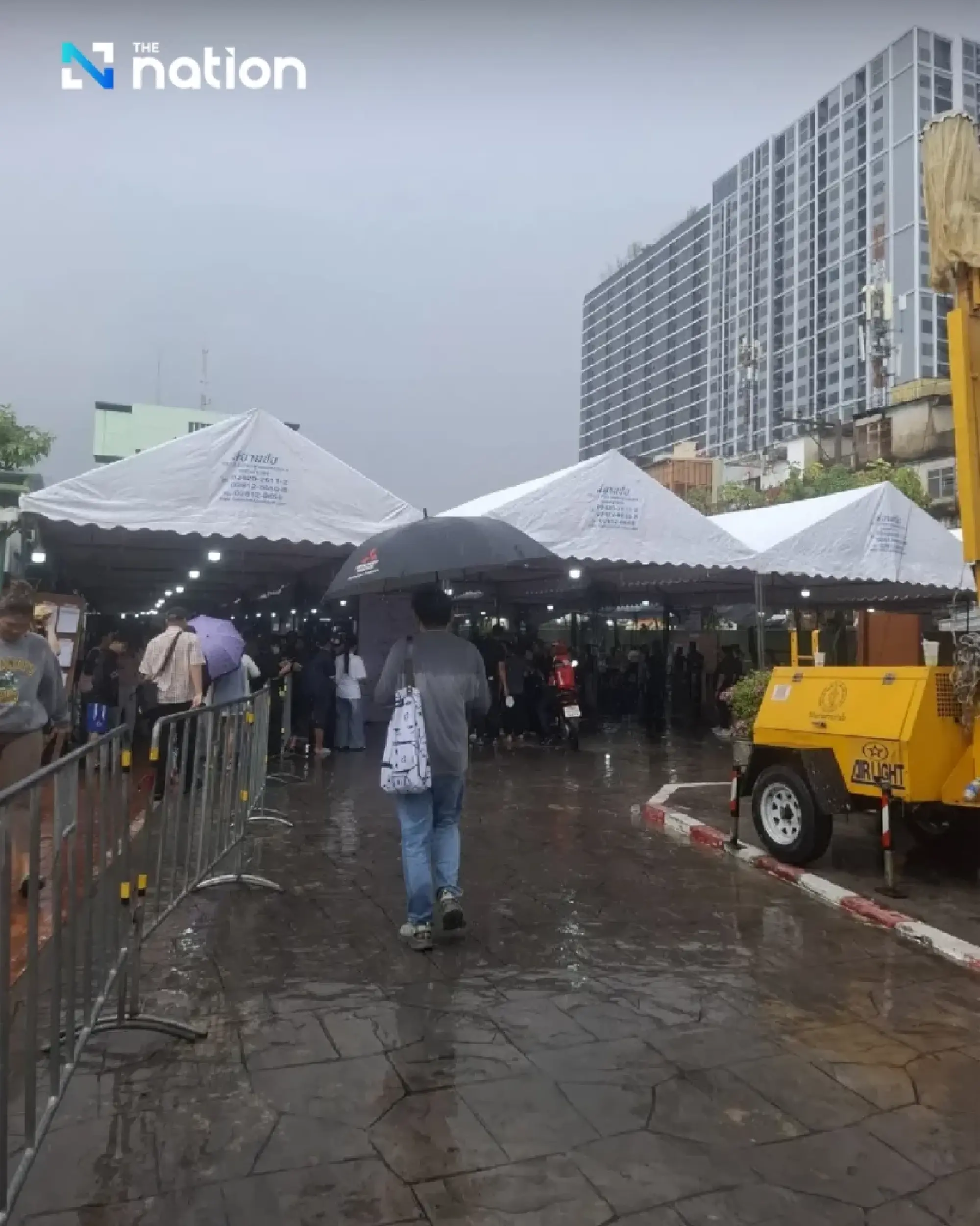 Heavy rain hits Bangkok on election day, traffic snarls in Phra Khanong and Ratchada as voters press on