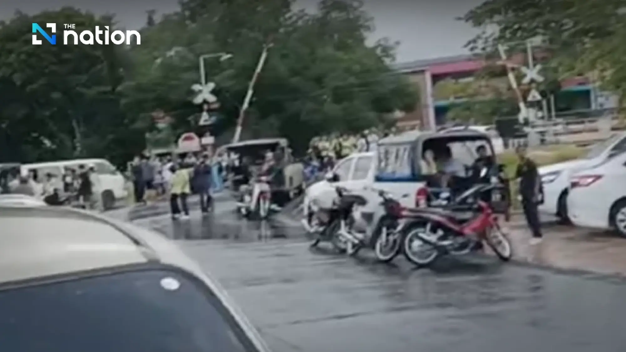 Updated: Police overpower teenager who stormed Hat Yai school, took hostages
