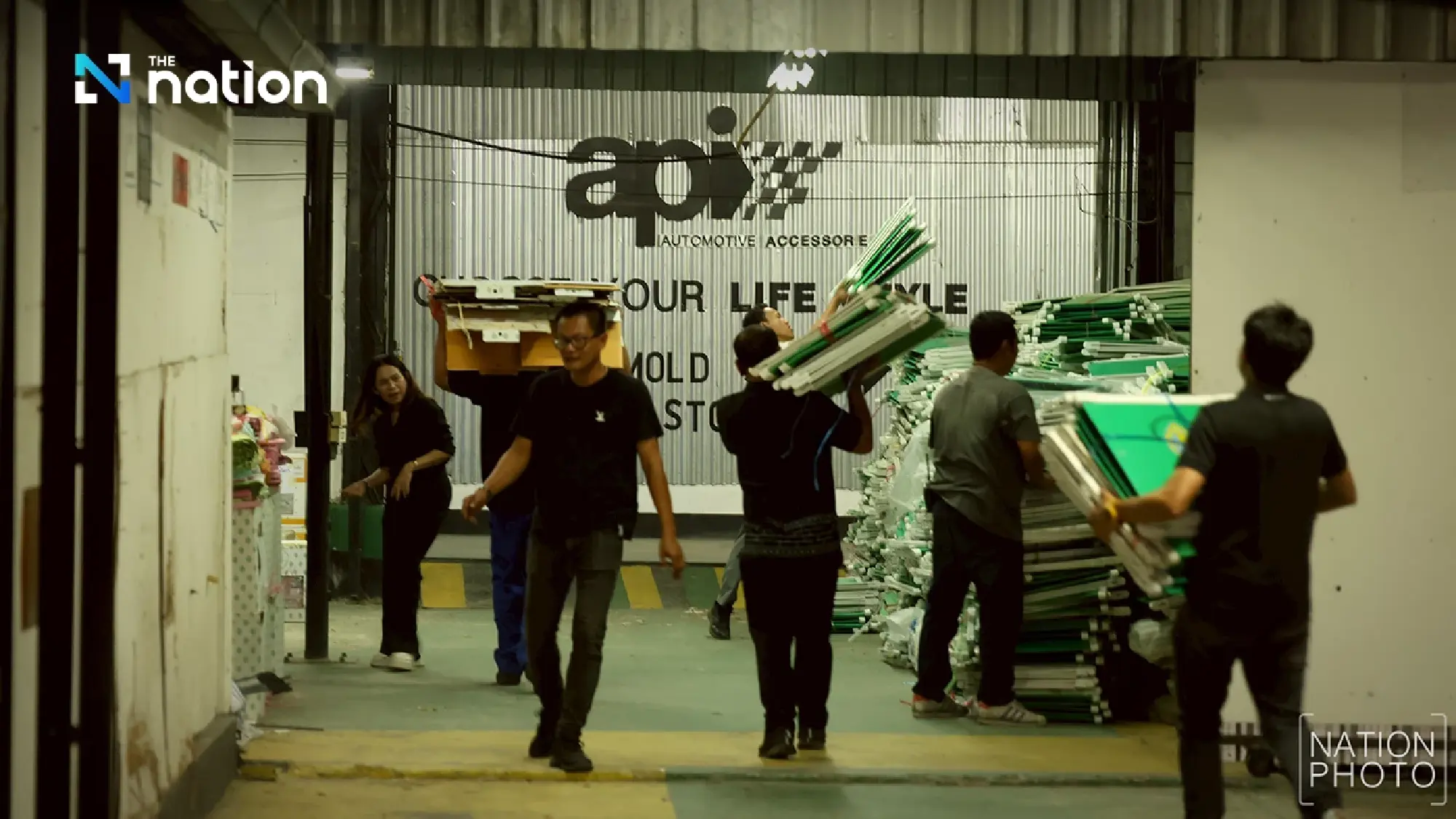 Chonburi ballot boxes moved to Ang Sila warehouse, public mounts overnight watch