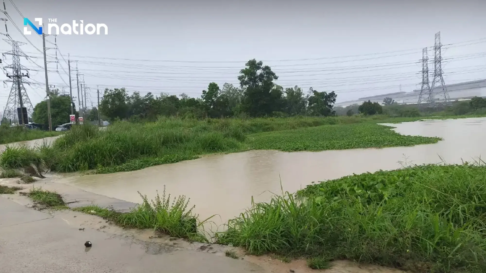 Heavy Rain Floods Rayong, Pluak Daeng Underwater, Small Cars Blocked