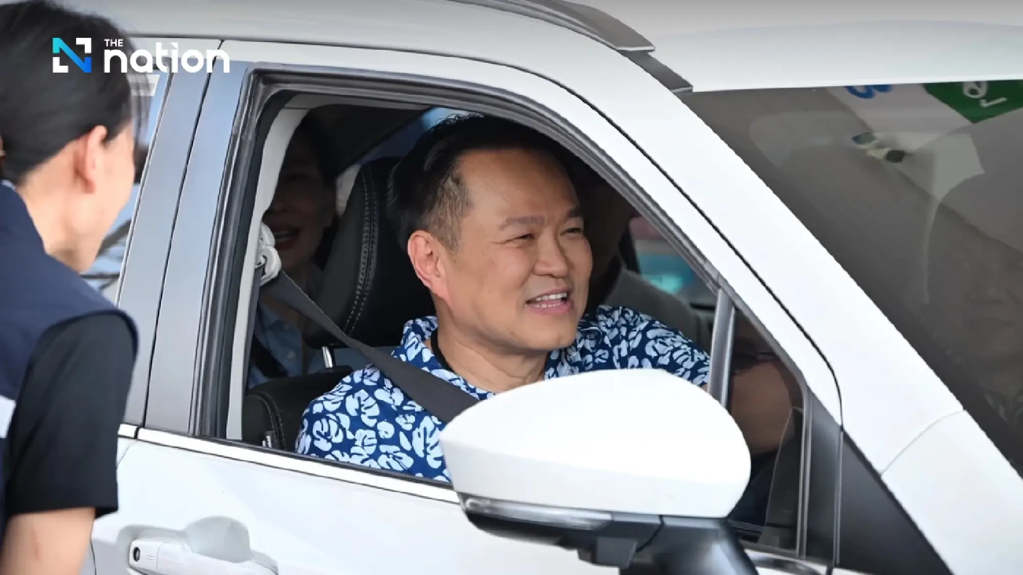 PM makes surprise fuel station check in Nakhon Phanom