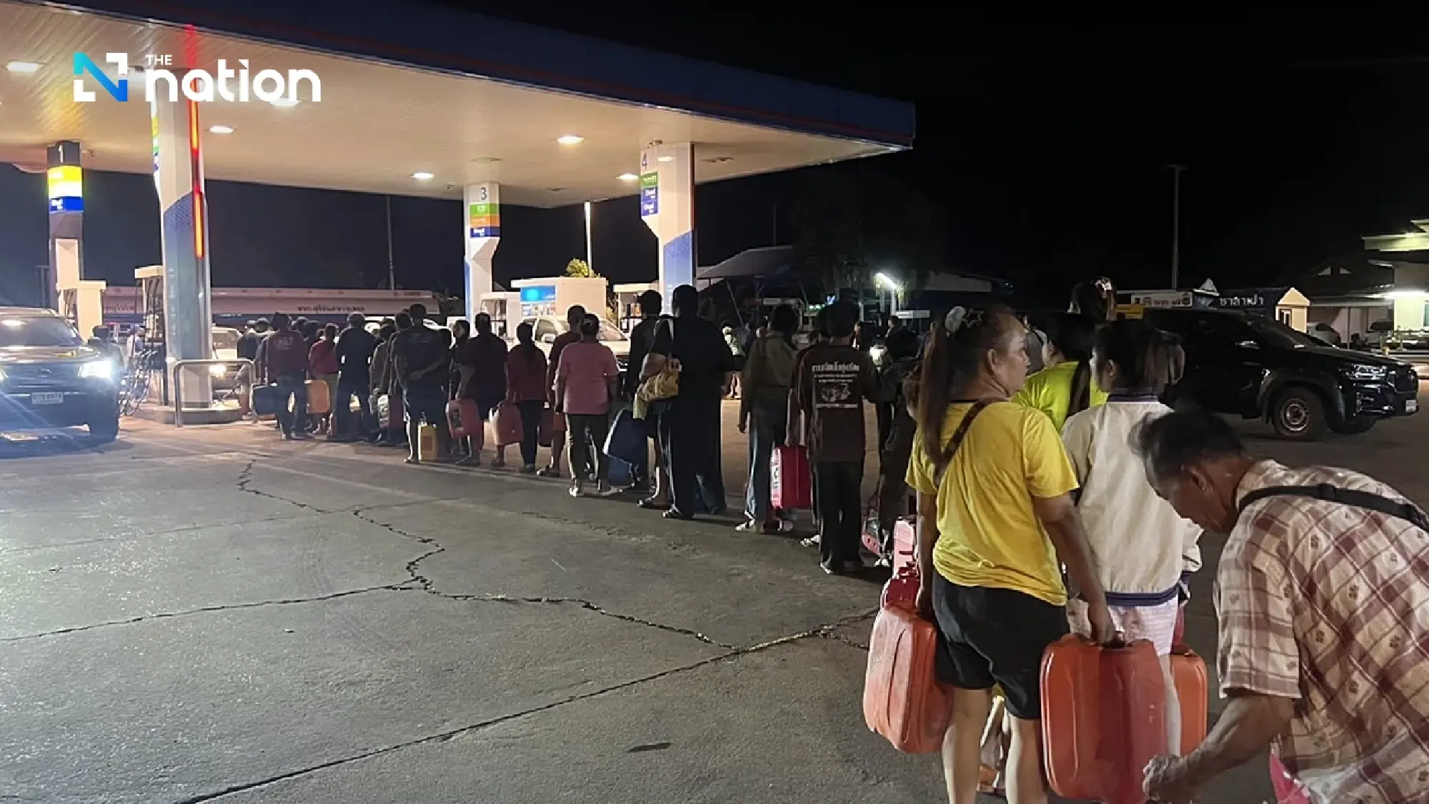 Late-night fuel queue in Nakhon Phanom stretches beyond 3km