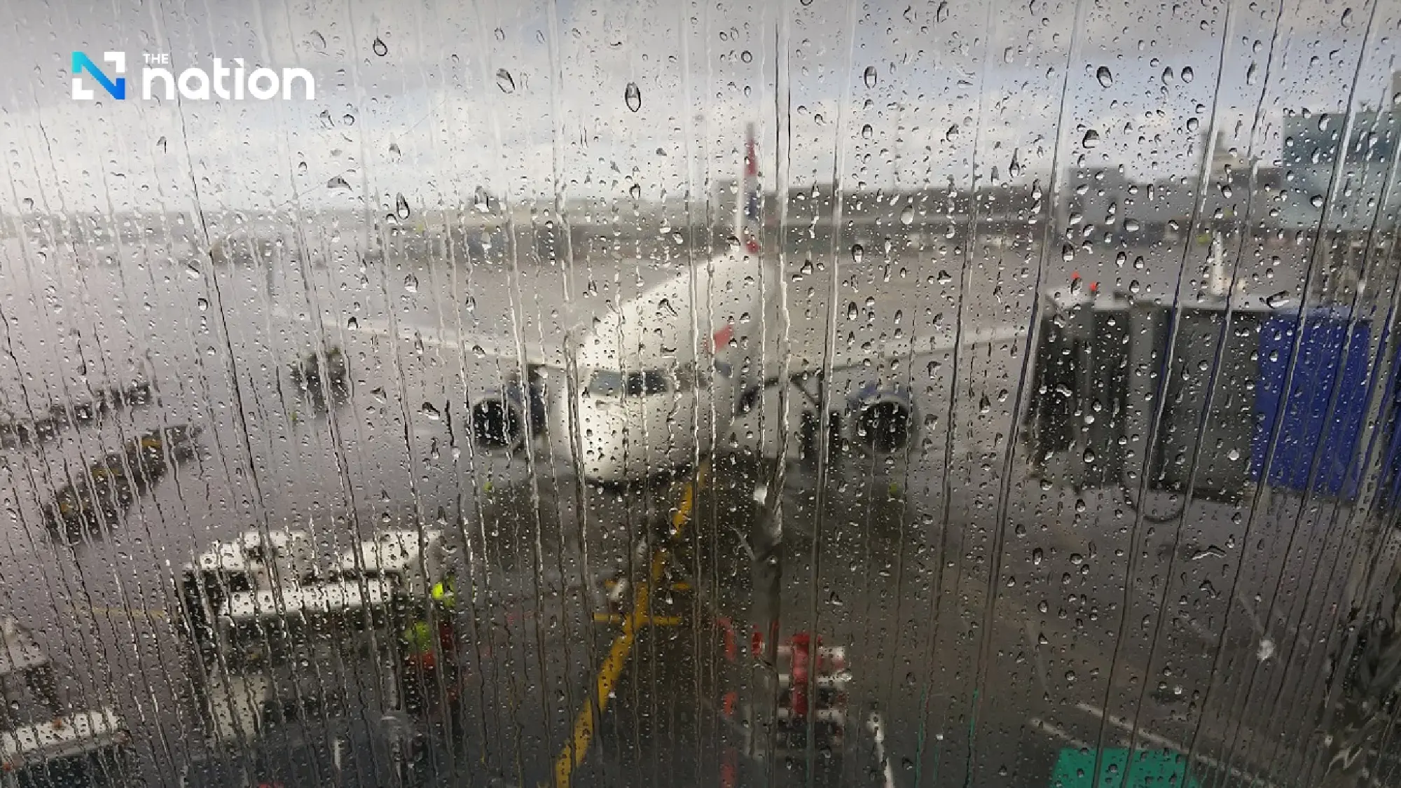 Summer storm lashes Bangkok as North, Northeast brace for hail