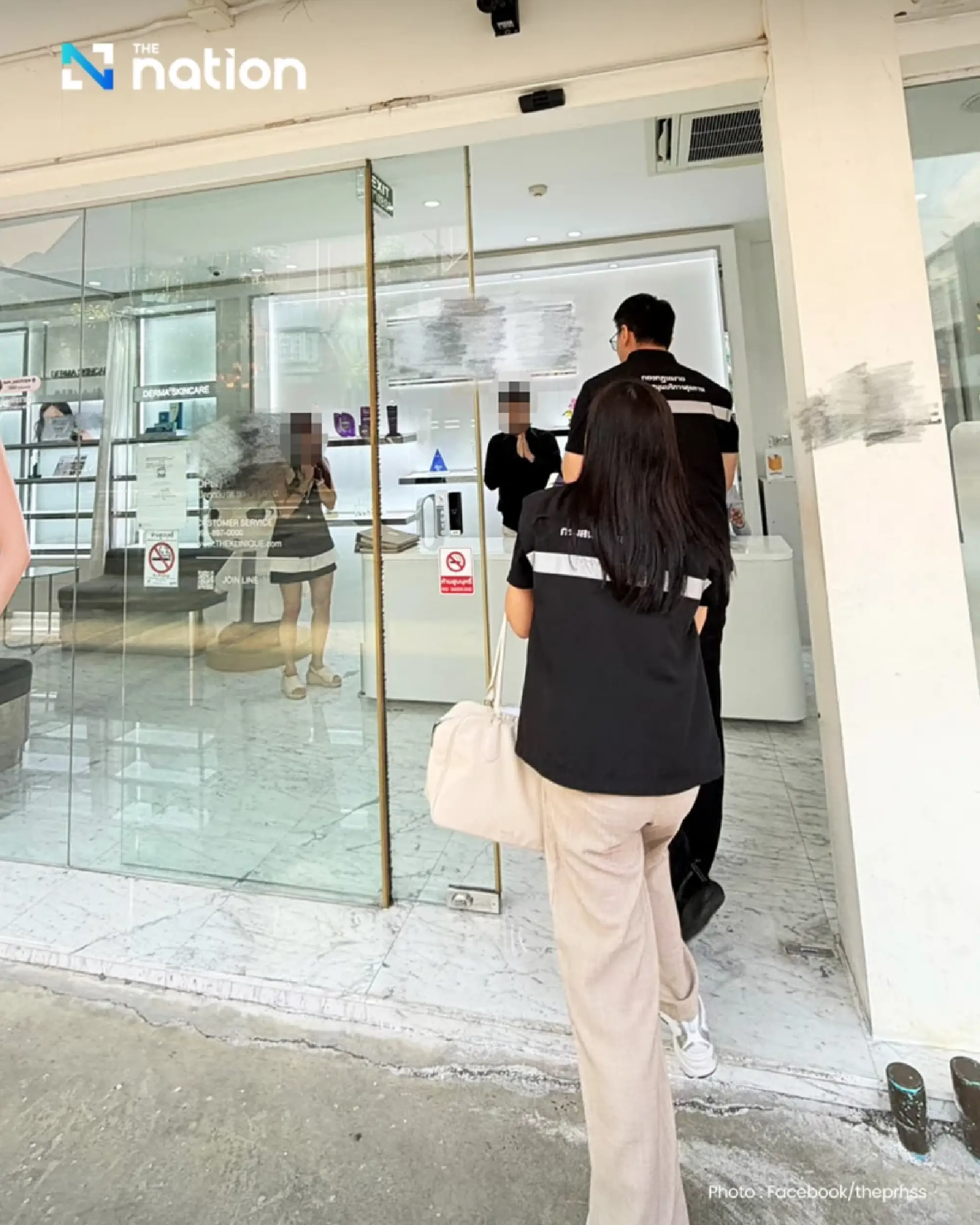 DHSS inspects Pathum Wan clinic after 38-year-old man collapses following nose and chin surgery