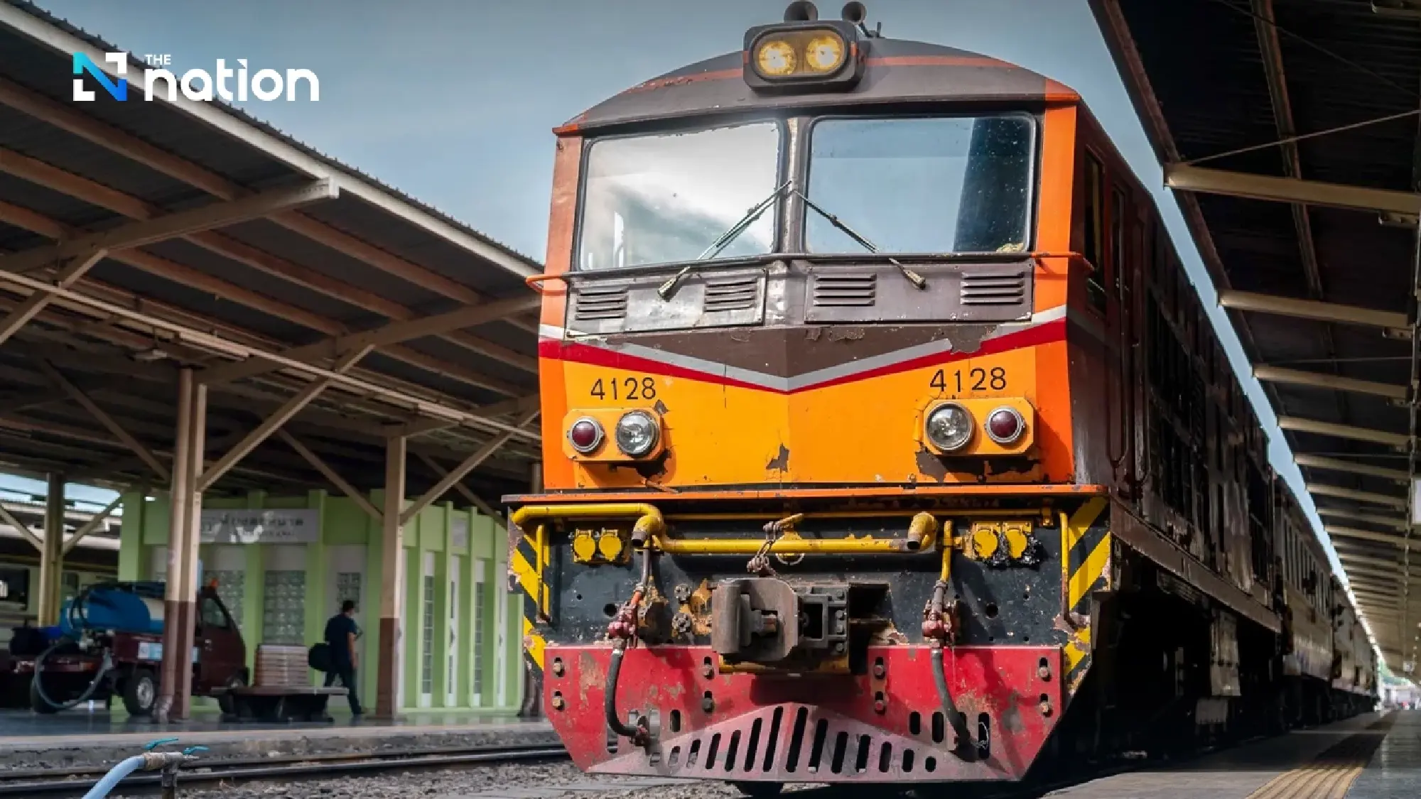 Transport Ministry: No fuel shortage for Songkran; public transport ready, key expressways and motorways free