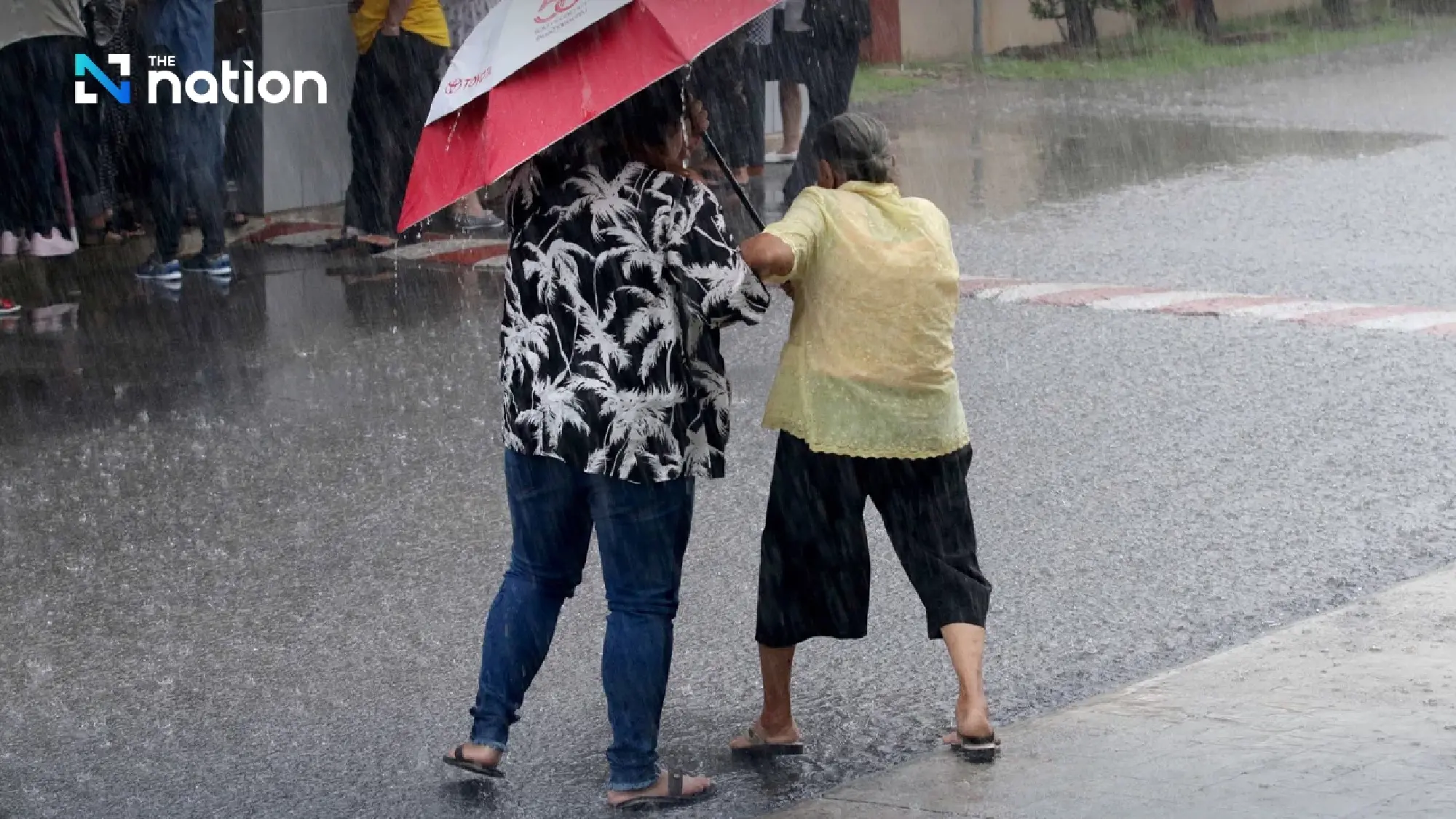 Storms forecast in 42 provinces, strong winds