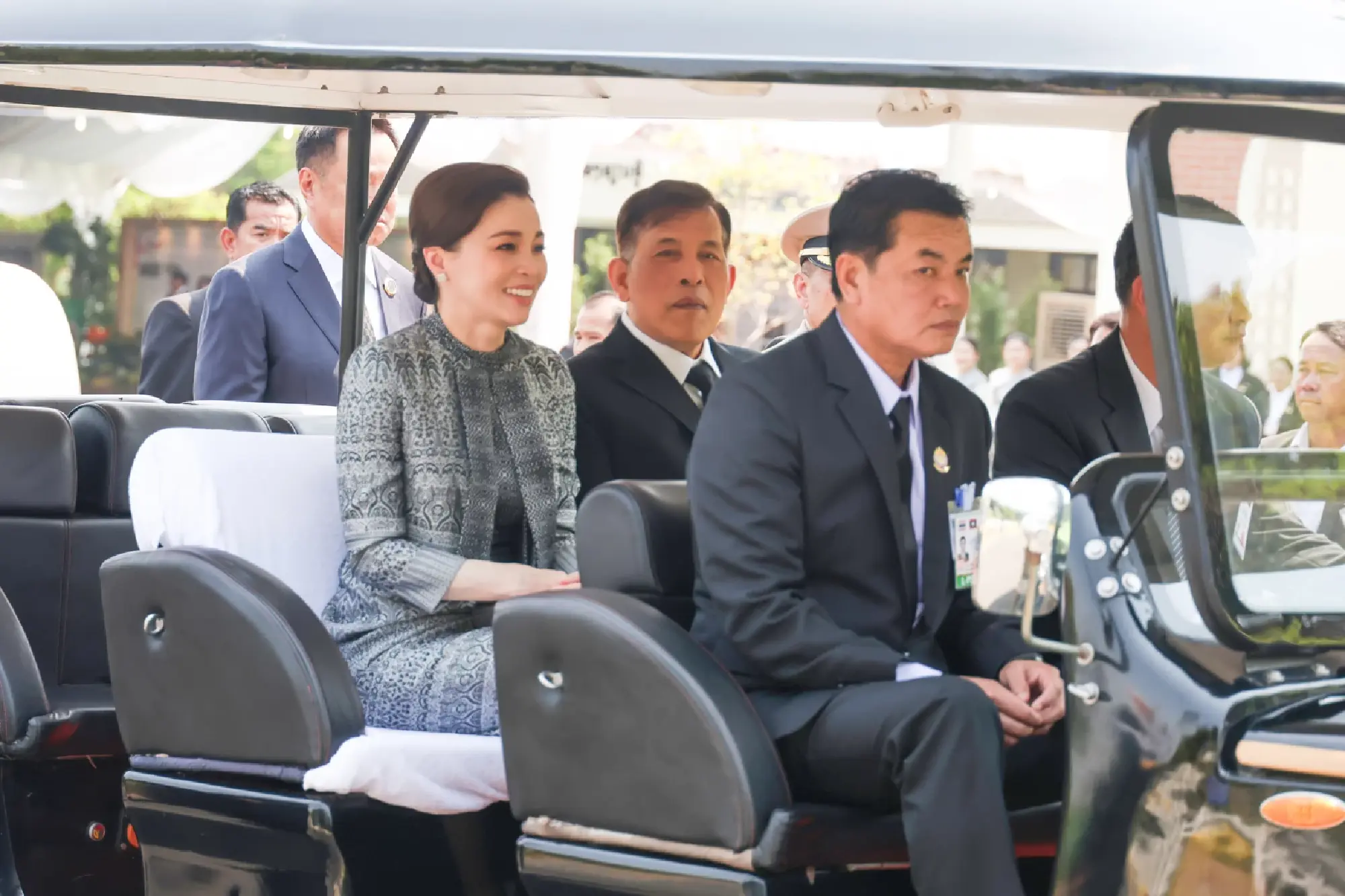 Their Majesties visit Huayxone-Huayxua agricultural centre in Laos