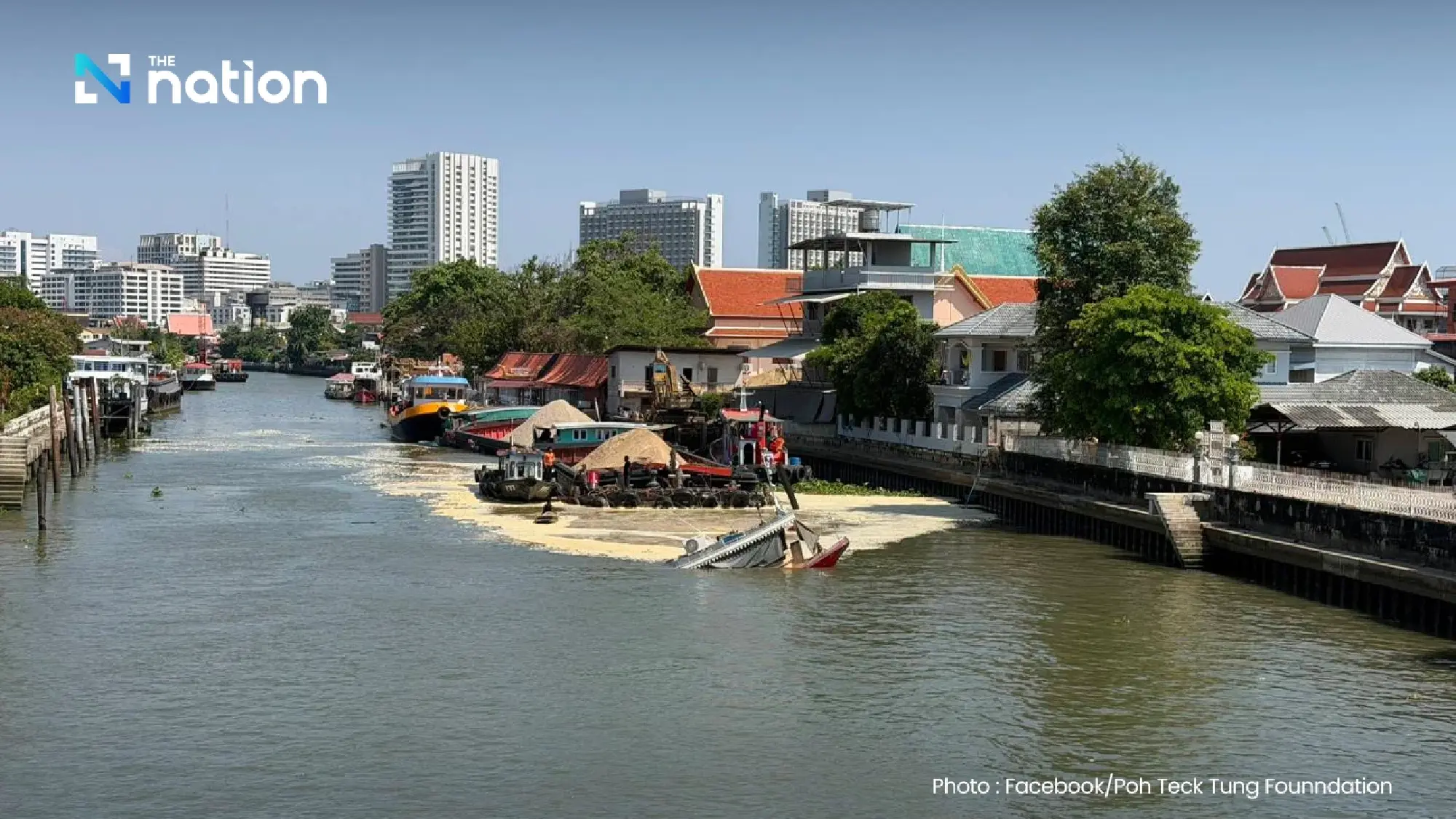 Tugboat capsizes in Bangkok Noi canal; no injuries reported so far