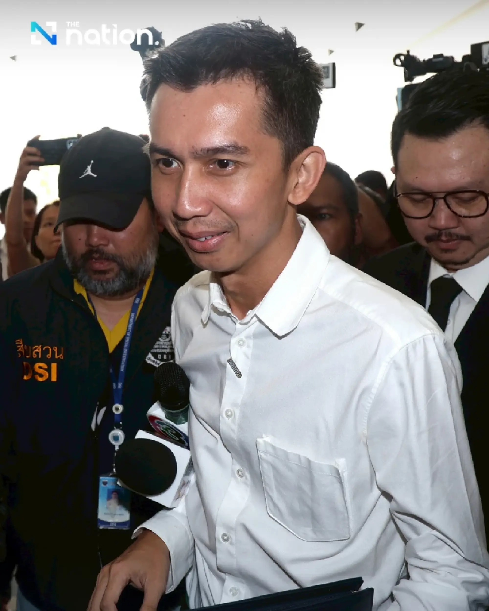 Chonnapat reports to DSI, says he can explain gambling website case