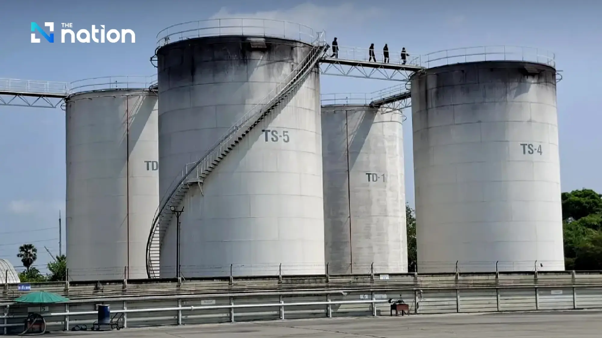 Consumer police raid Ang Thong fuel depot, seize 331,000 litres worth 12.5m baht over suspected overpricing