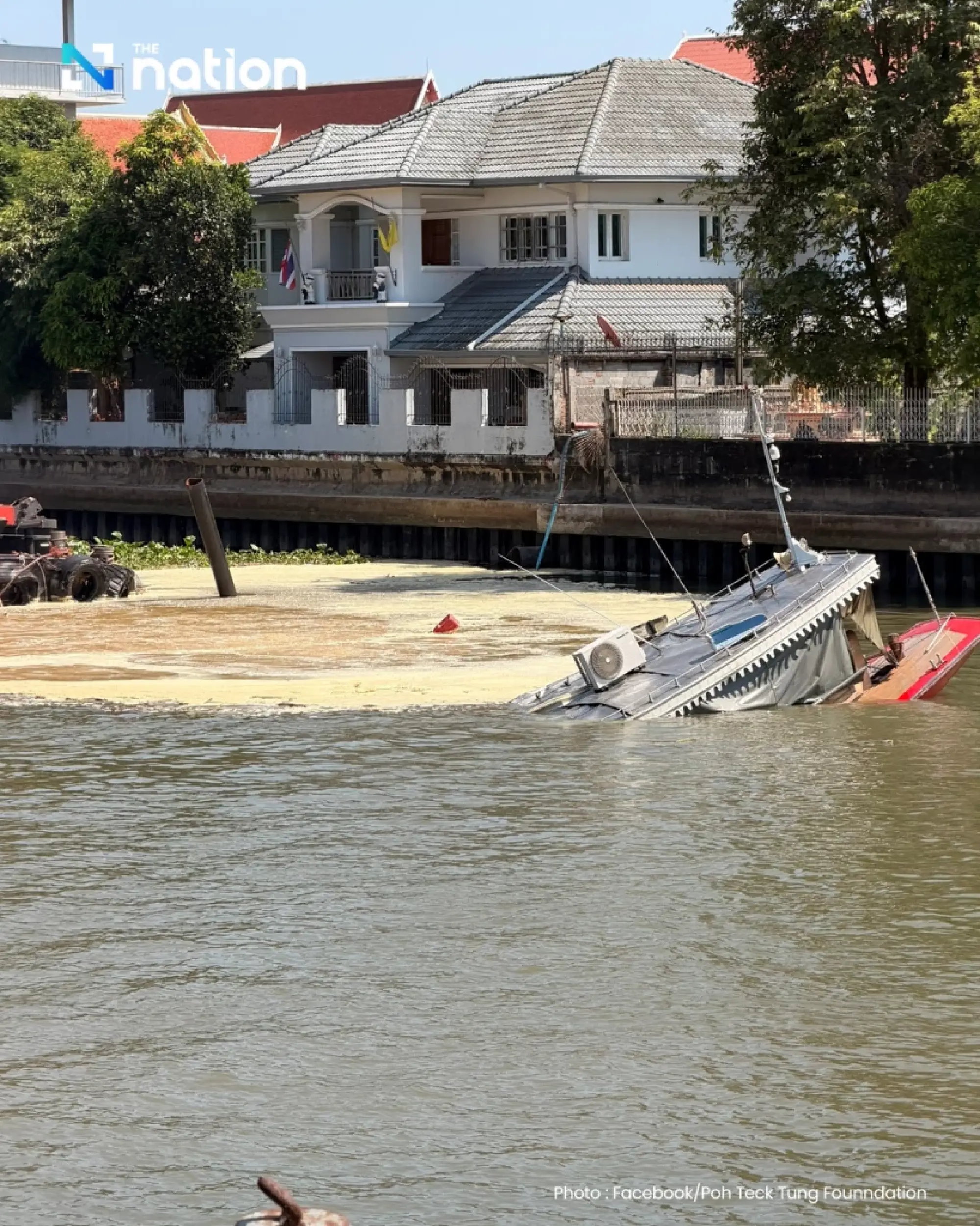 Tugboat capsizes in Bangkok Noi canal; no injuries reported so far