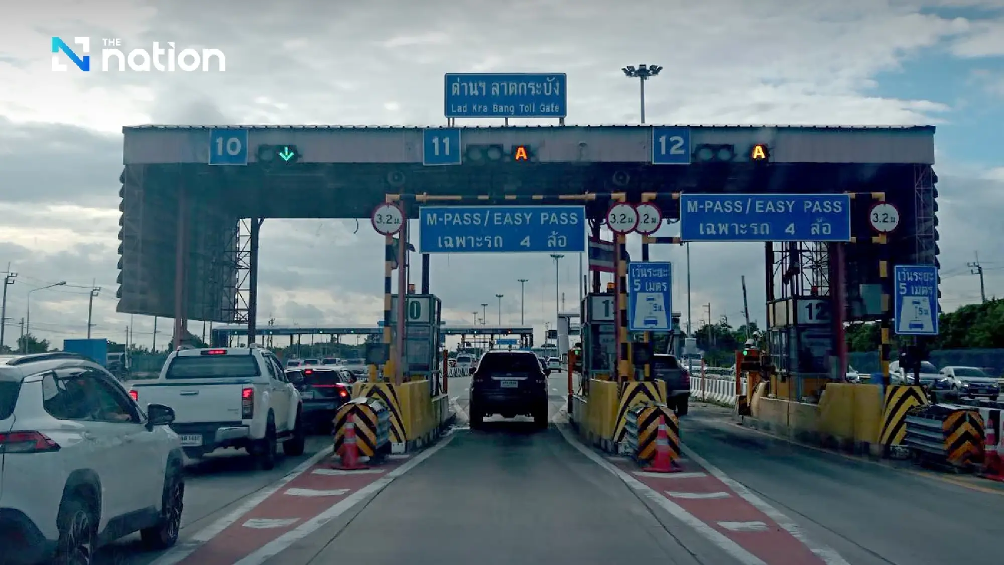 Transport Ministry: No fuel shortage for Songkran; public transport ready, key expressways and motorways free