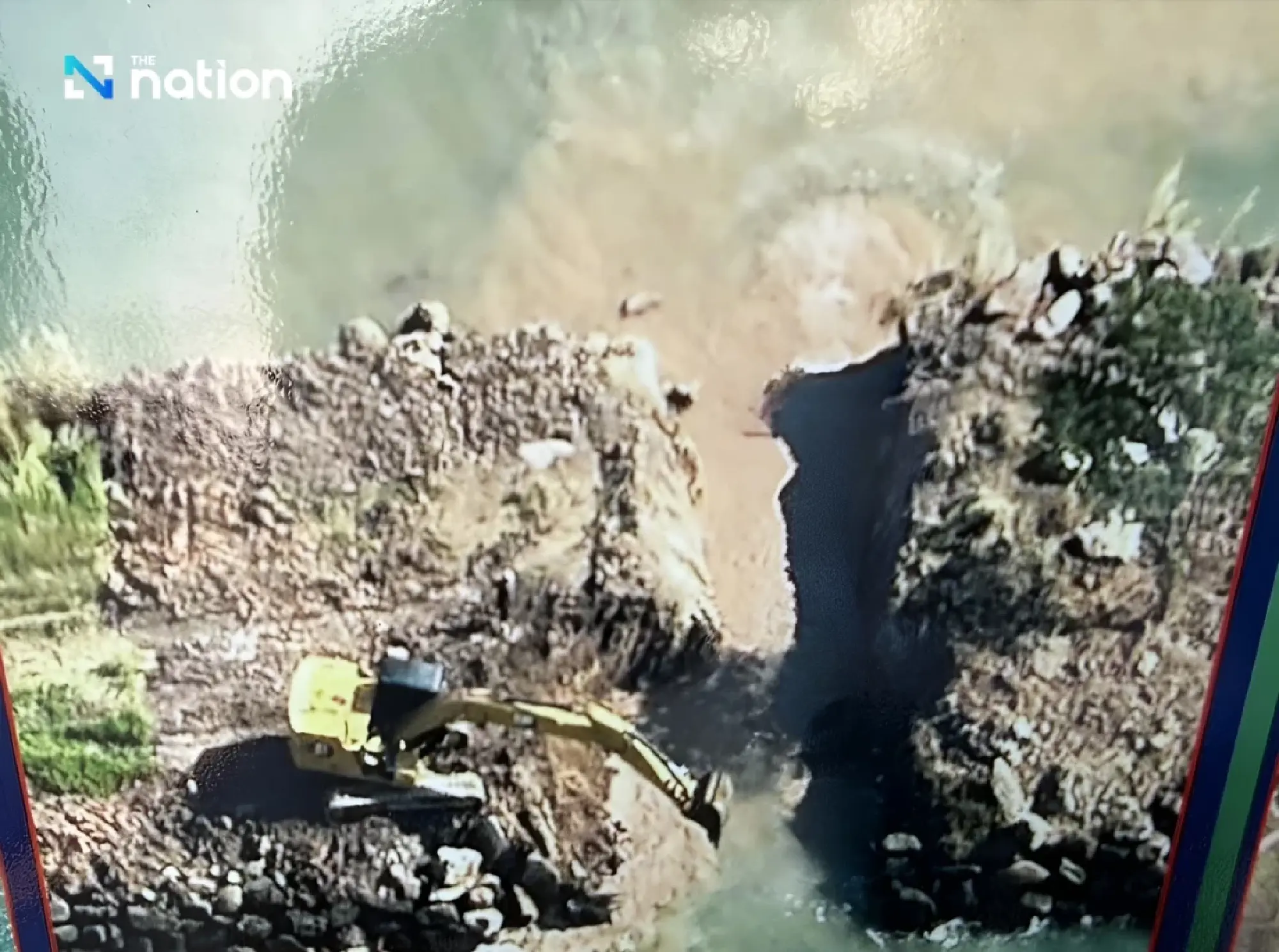 Thai Navy urges Cambodia to remove more of ‘silt-trap dam’ in Trat, citing 3,000 sq m of Thai land loss