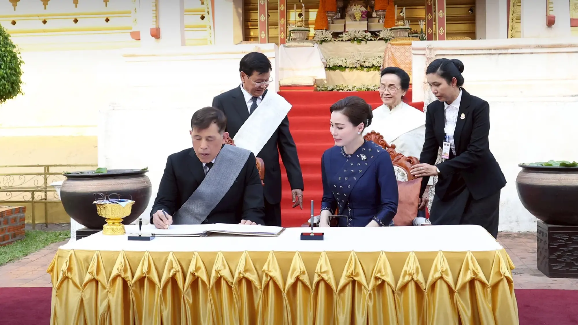 Their Majesties the King and Queen pay respects at Pha That Luang before concluding official visit to Laos