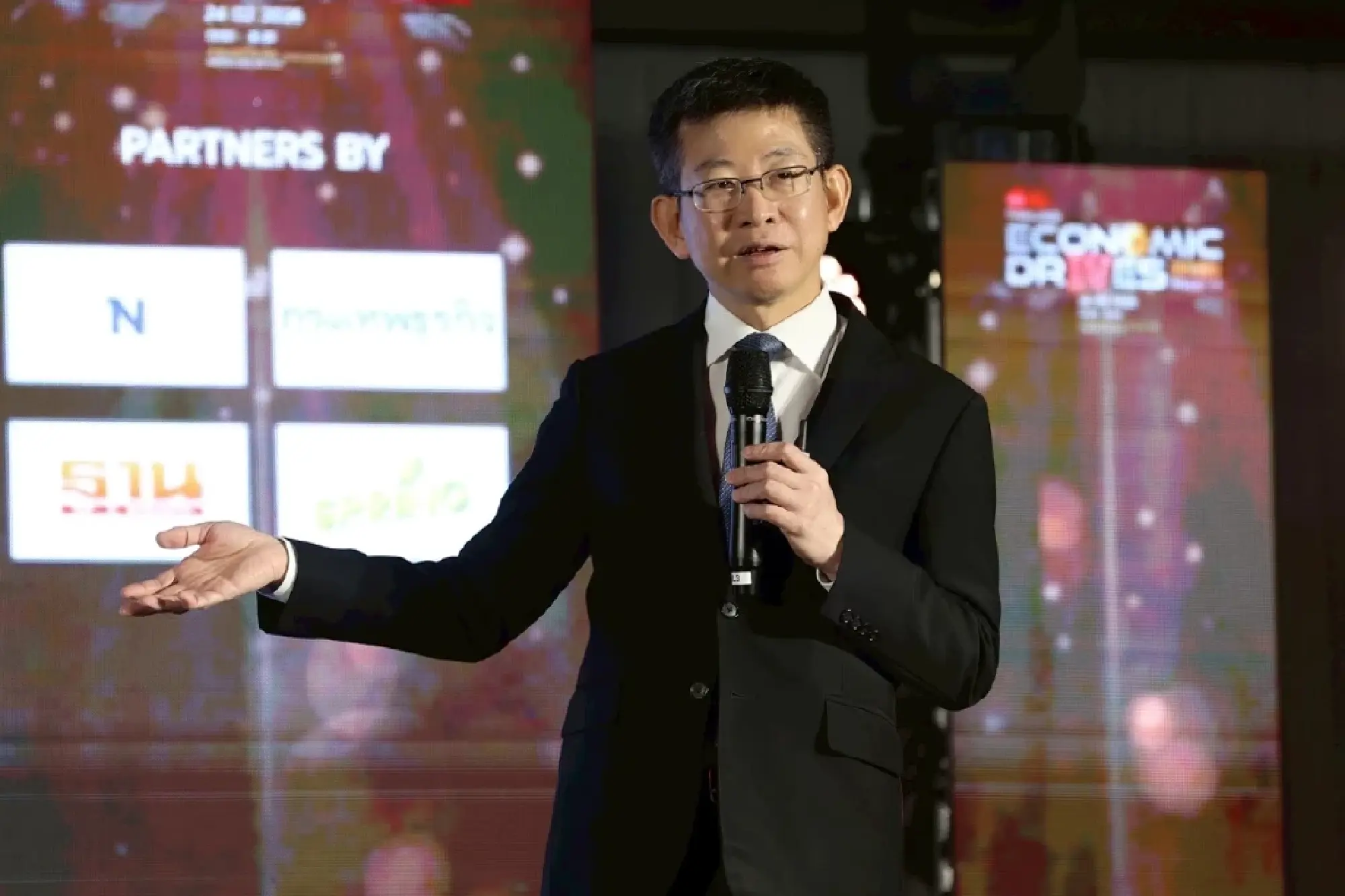 Middle East Tensions Rattle Markets as Oil and Gold Surge on Regional Conflict Fears