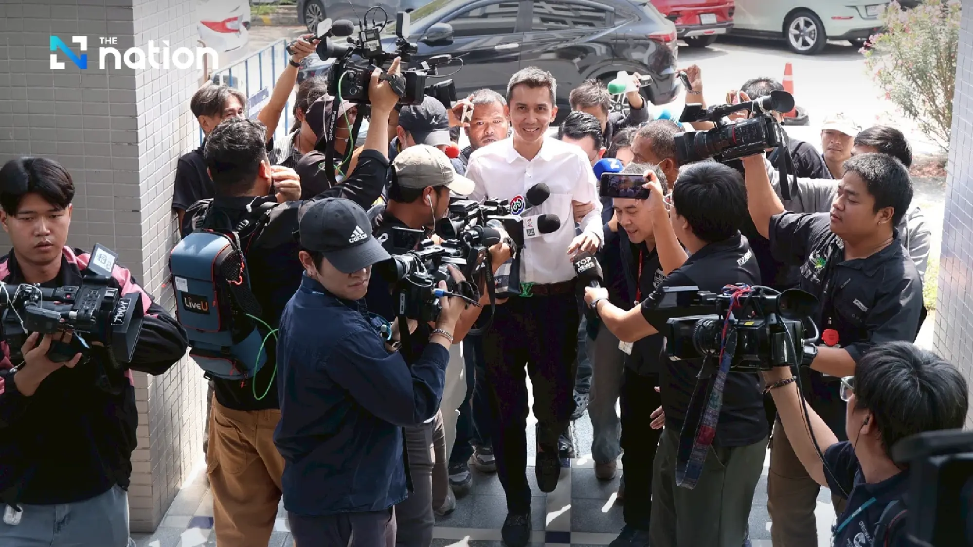 Chonnapat reports to DSI, says he can explain gambling website case