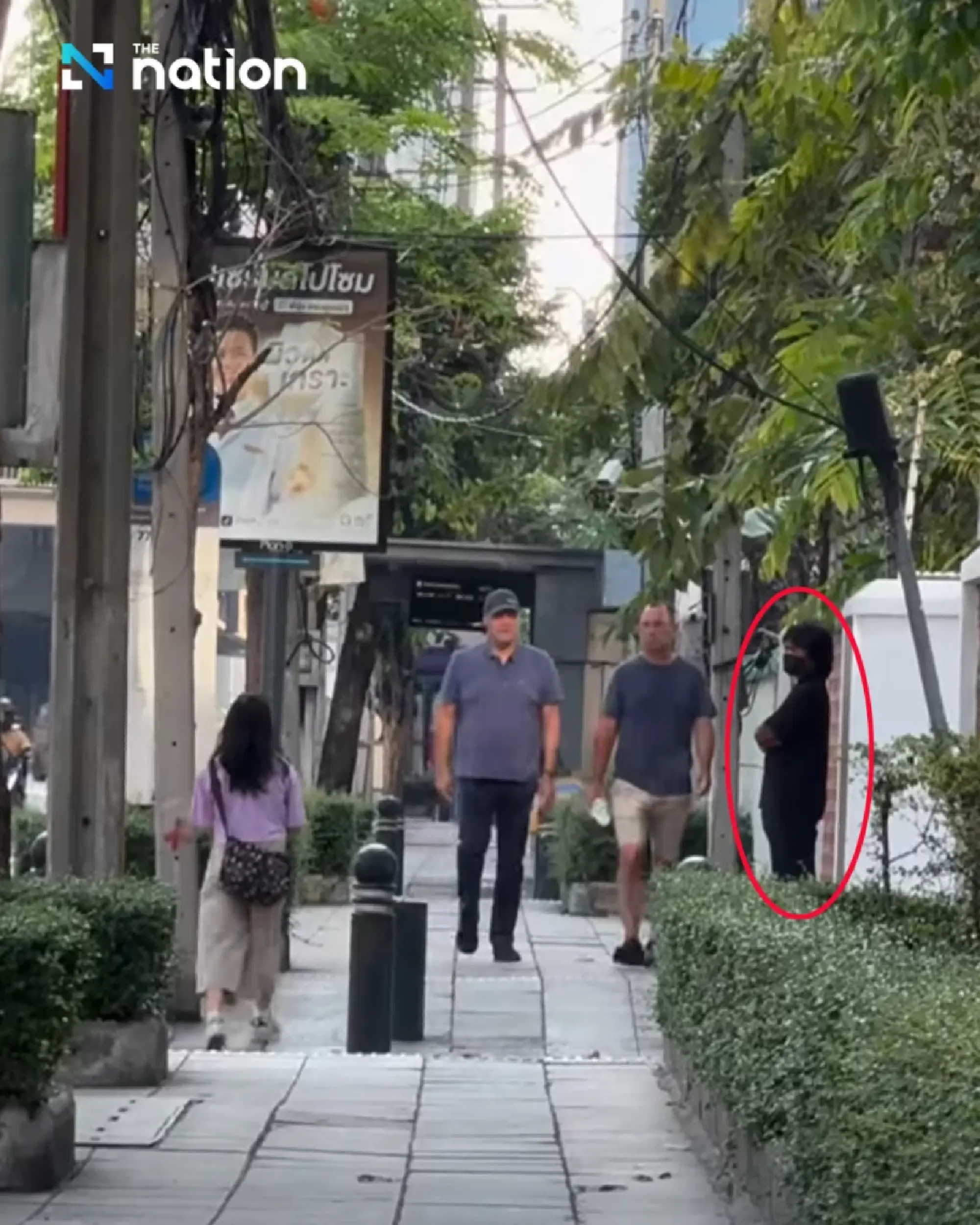 Two foreign men praised for stepping in to protect girl on Sathorn