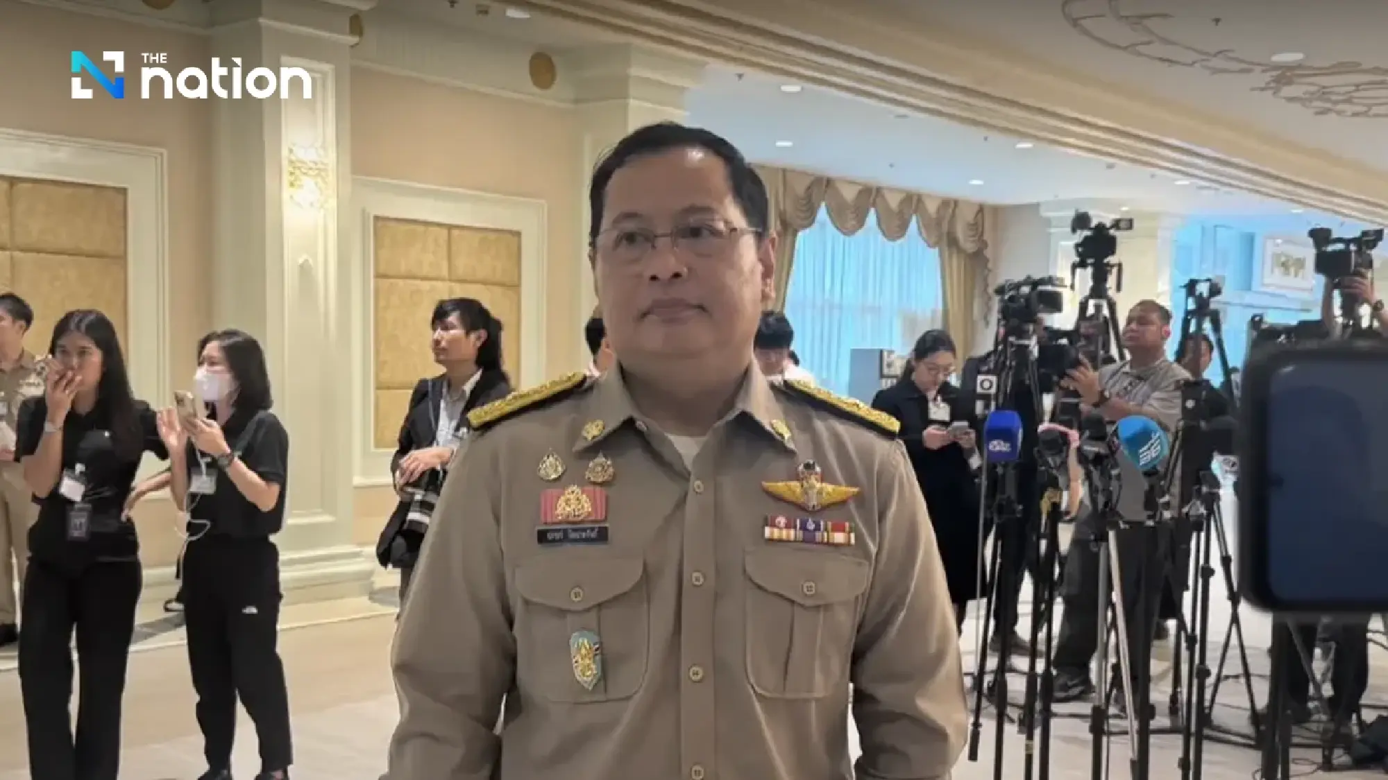 Govt weighs THB500bn emergency borrowing amid mixed signals