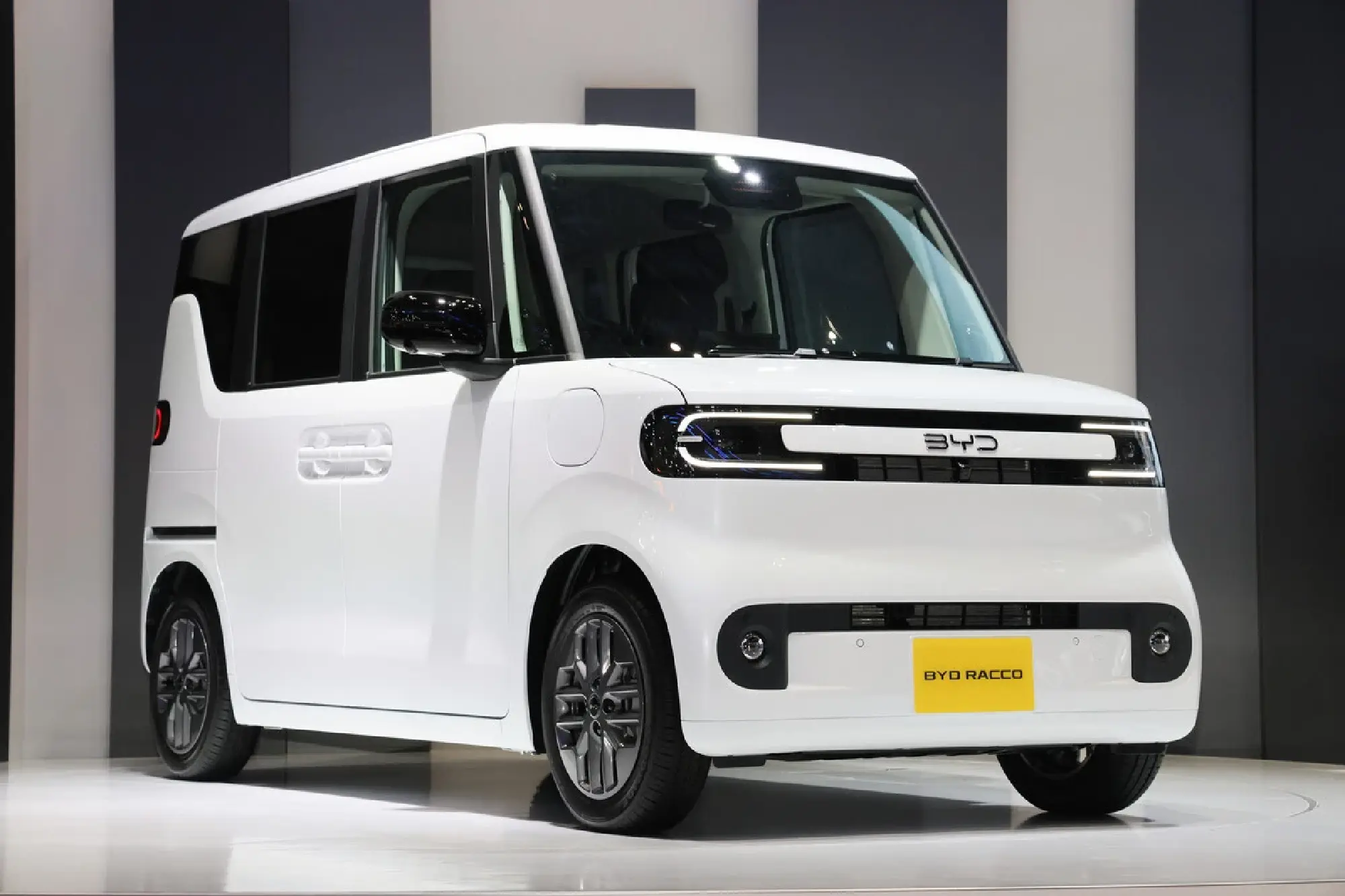 Competition intensifies in Japan's electric vehicle market