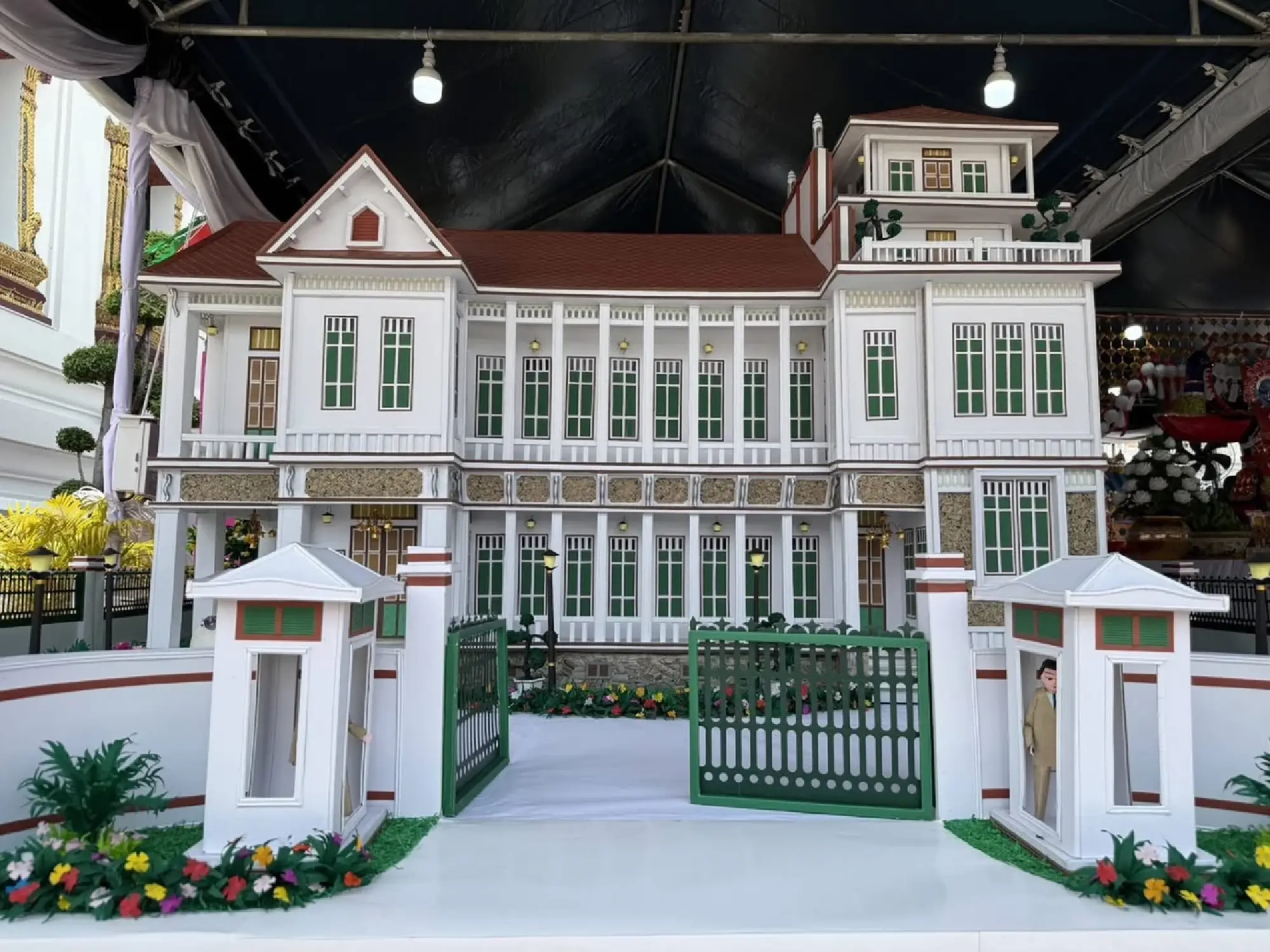 King and Queen attend Kong Tek merit ceremony for Queen Sirikit The Queen Mother