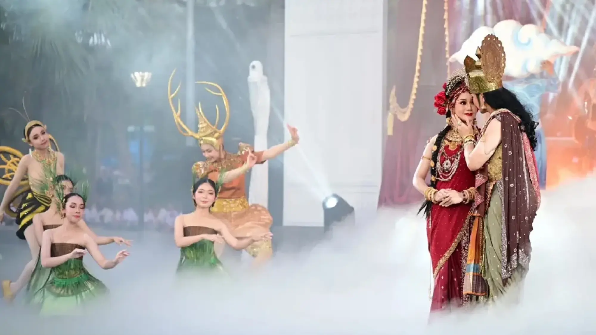 Their Majesties open Rama VI centenary at historic Lumphini Park