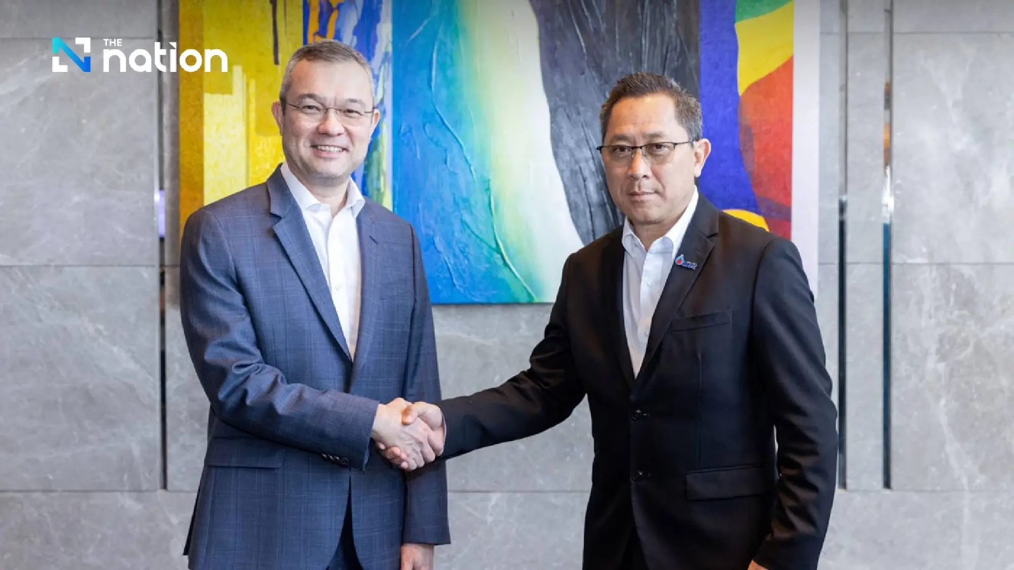 (from left) Thirayuth Chirathivat and M.L. Peekthong Thongyai