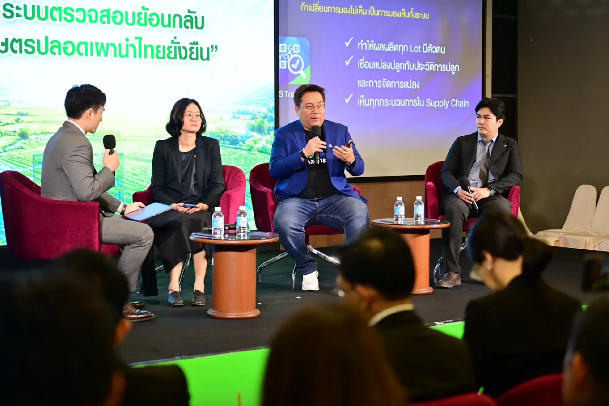 (from left) MC, Sudarat Rojphongkasem, Bodin Milindankura and Jaruwat Boonrod