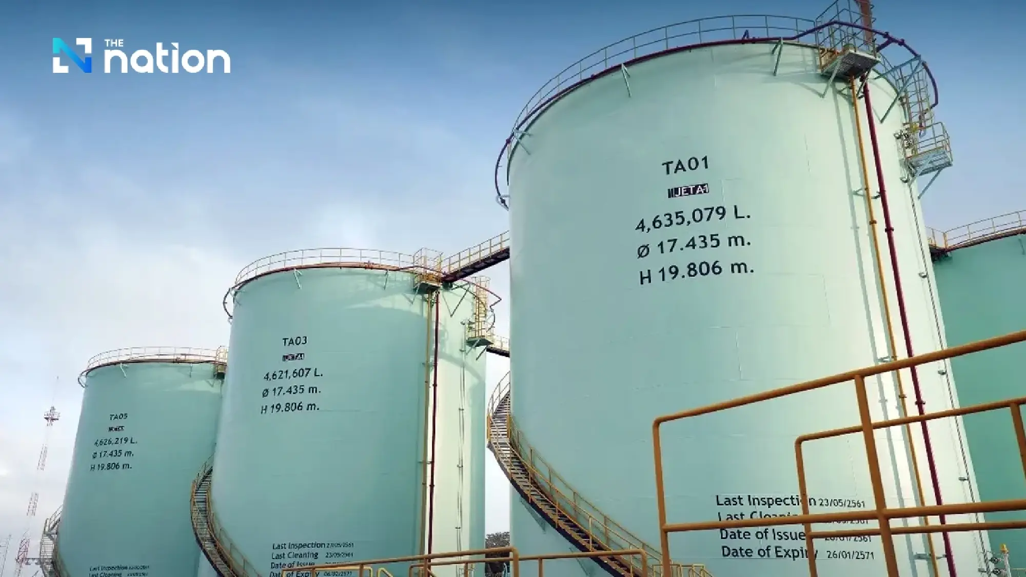 Govt invokes emergency decree, orders 2-baht refinery cut